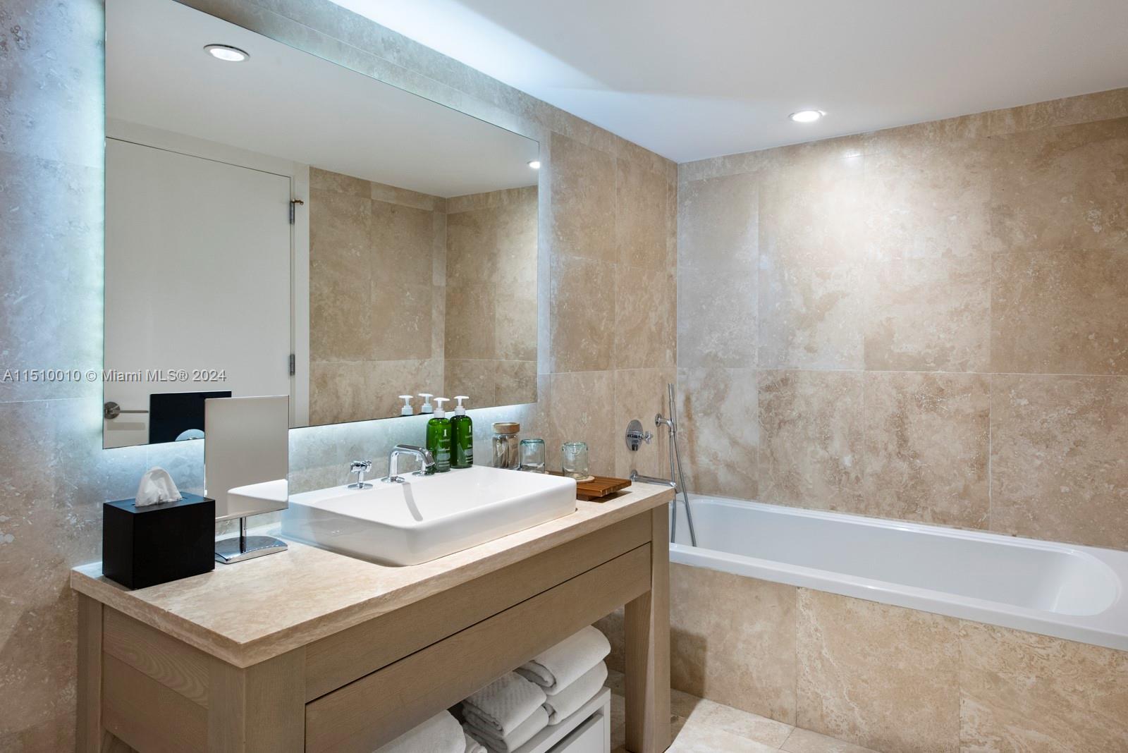 102 24th St 1012, Miami Beach, Florida 33139, 1 Bedroom Bedrooms, ,1 BathroomBathrooms,Residentiallease,For Rent,102 24th St 1012,A11510010