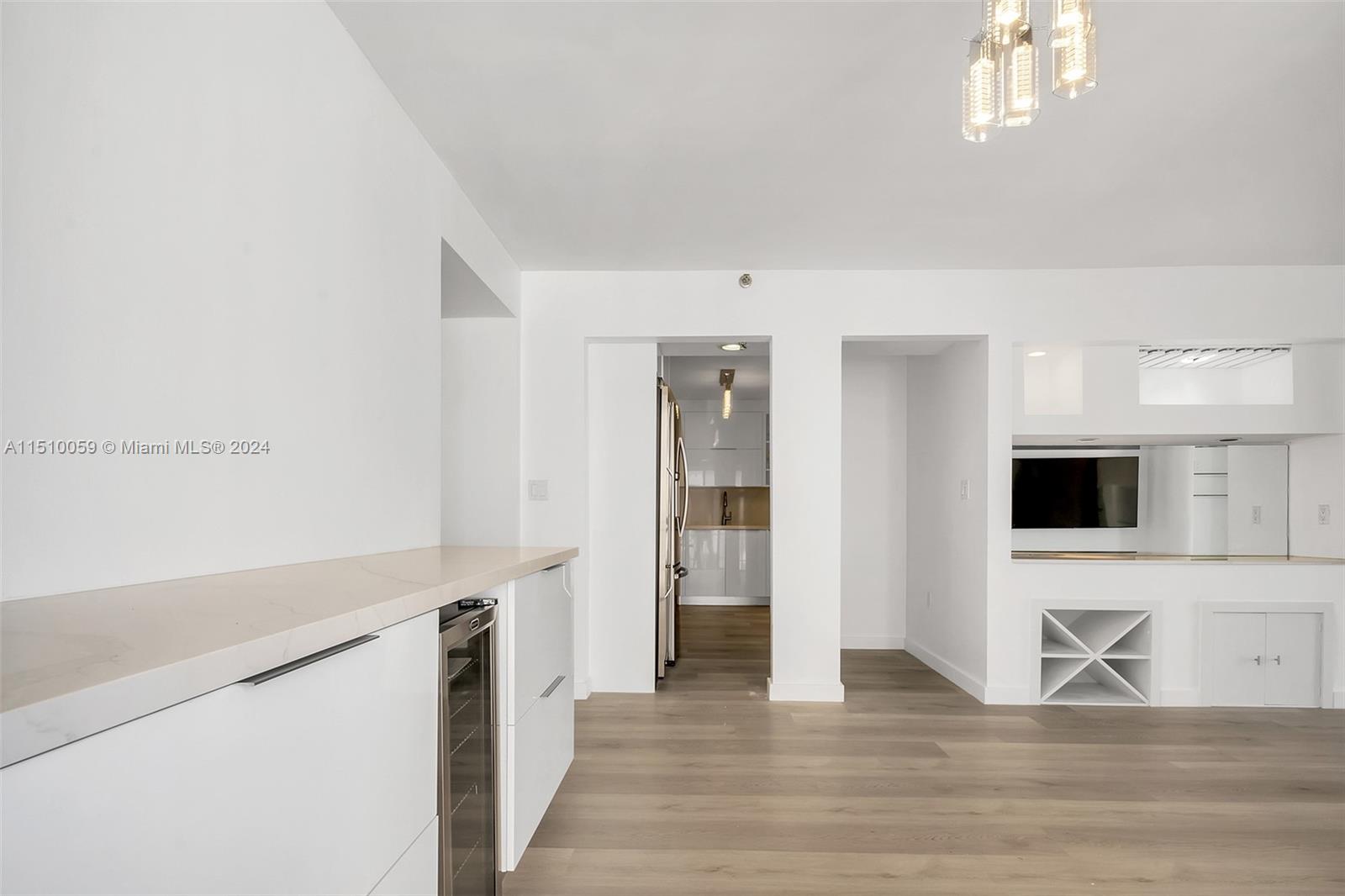 6061 Collins Ave 7A, Miami Beach, Florida 33140, 2 Bedrooms Bedrooms, ,2 BathroomsBathrooms,Residentiallease,For Rent,6061 Collins Ave 7A,A11510059