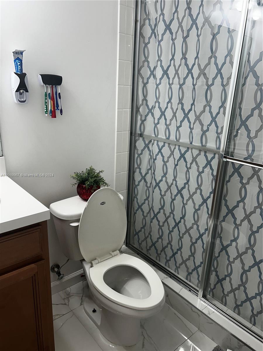 firts floor full bathroom