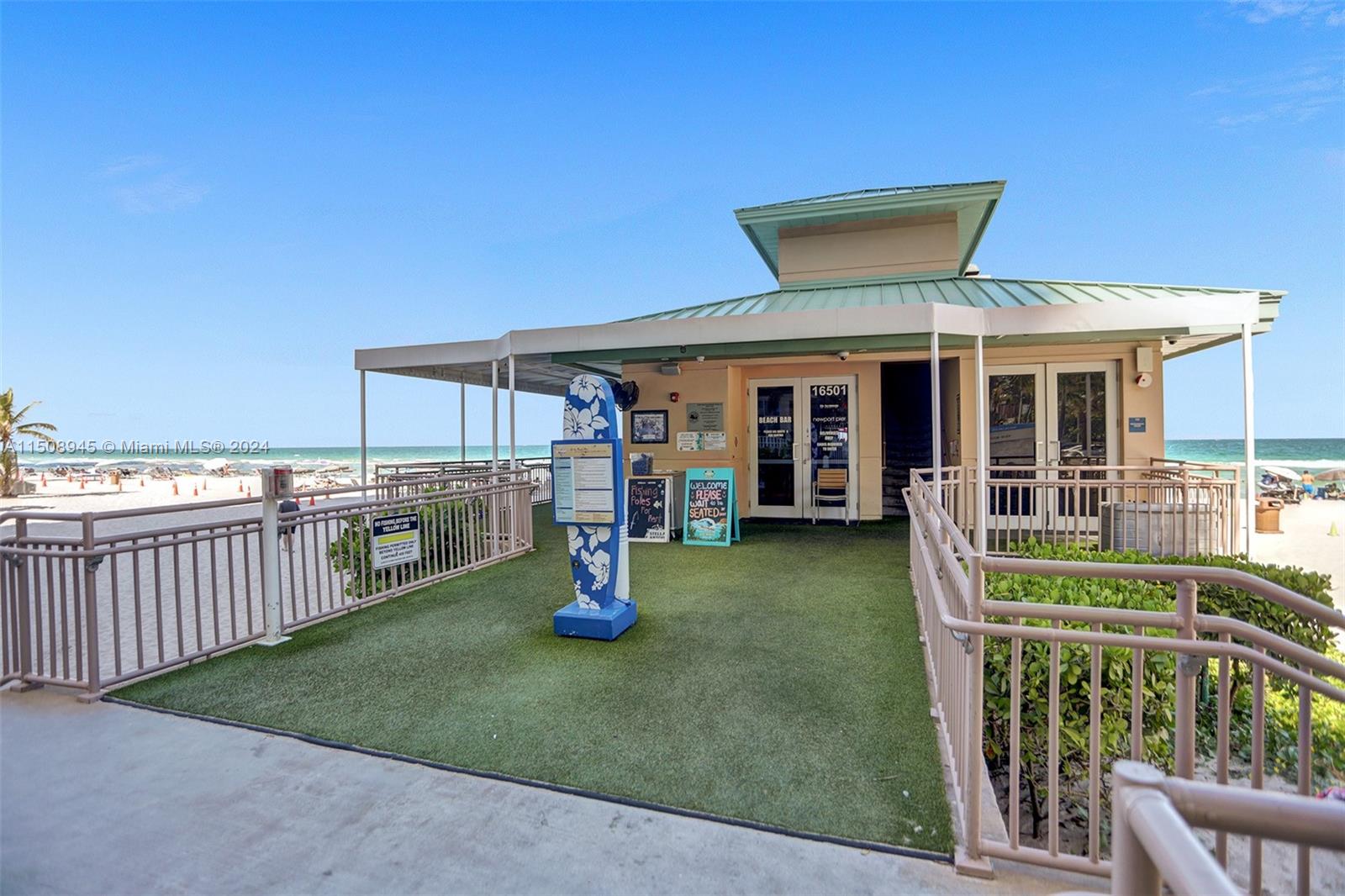Ocean access from the pool area