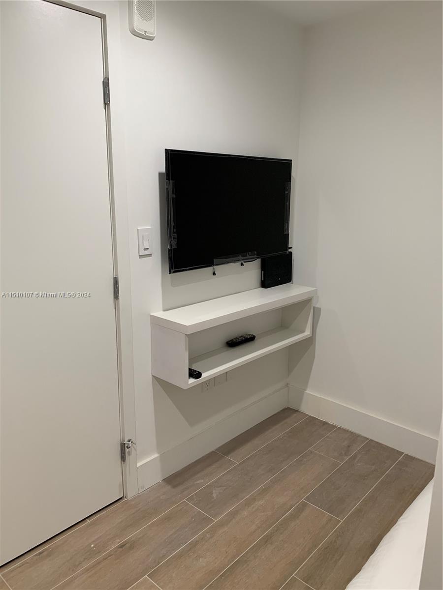16385 Biscayne Blvd 2420, North Miami Beach, Florida 33160, 1 Bedroom Bedrooms, ,2 BathroomsBathrooms,Residentiallease,For Rent,16385 Biscayne Blvd 2420,A11510107