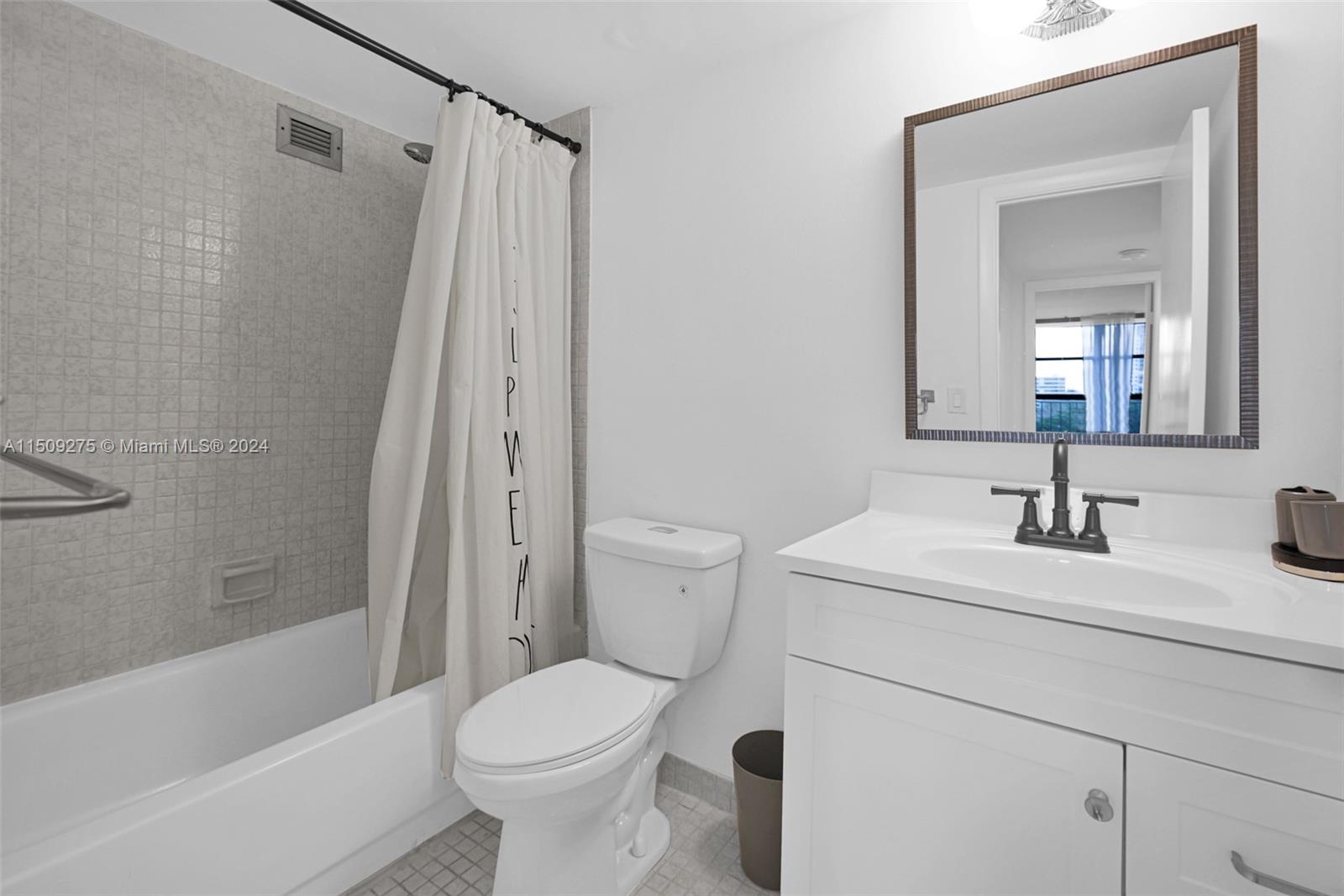 400 Leslie Dr 605, Hallandale Beach, Florida 33009, 1 Bedroom Bedrooms, ,1 BathroomBathrooms,Residential,For Sale,400 Leslie Dr 605,A11509275