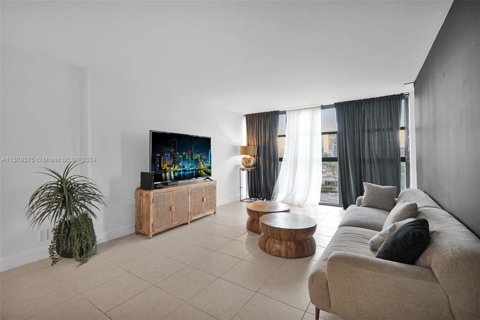 400 Leslie Dr 605, Hallandale Beach, Florida 33009, 1 Bedroom Bedrooms, ,1 BathroomBathrooms,Residential,For Sale,400 Leslie Dr 605,A11509275