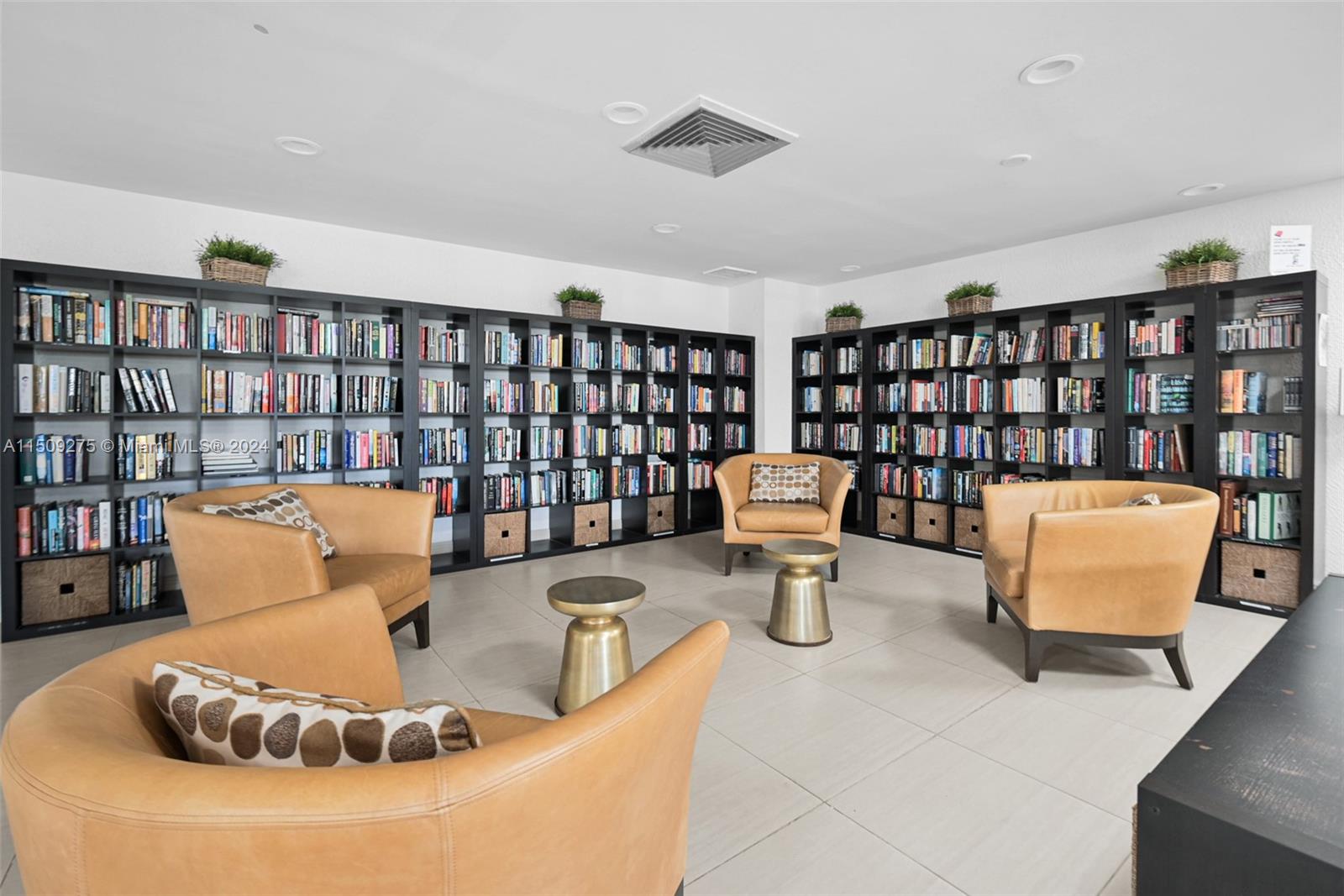 400 Leslie Dr 605, Hallandale Beach, Florida 33009, 1 Bedroom Bedrooms, ,1 BathroomBathrooms,Residential,For Sale,400 Leslie Dr 605,A11509275