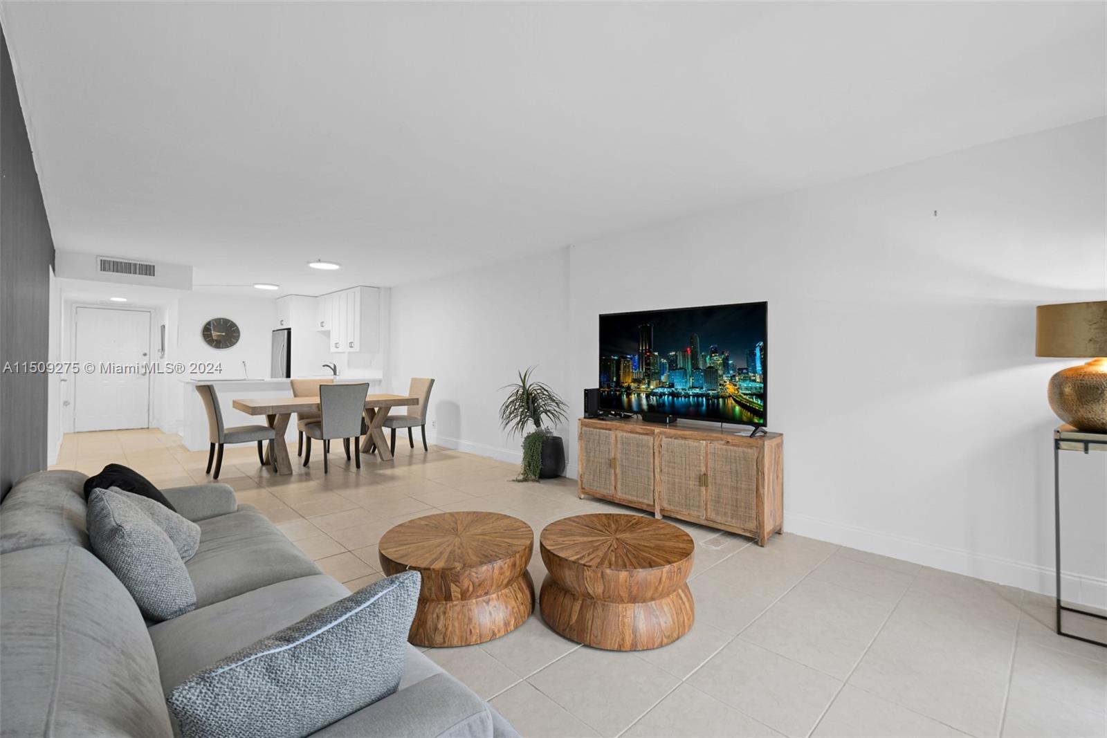 400 Leslie Dr 605, Hallandale Beach, Florida 33009, 1 Bedroom Bedrooms, ,1 BathroomBathrooms,Residential,For Sale,400 Leslie Dr 605,A11509275