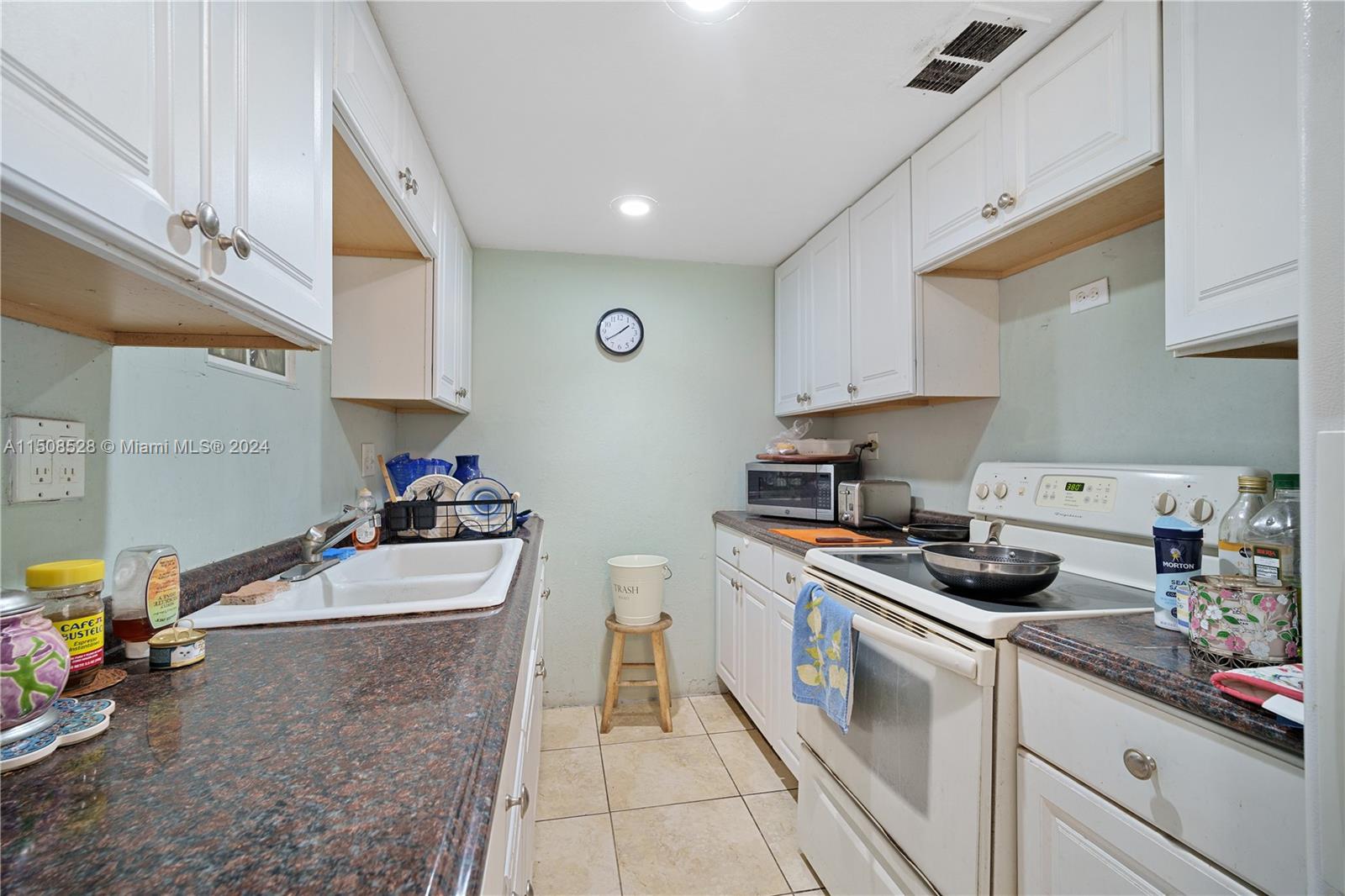 Listing Photo 12