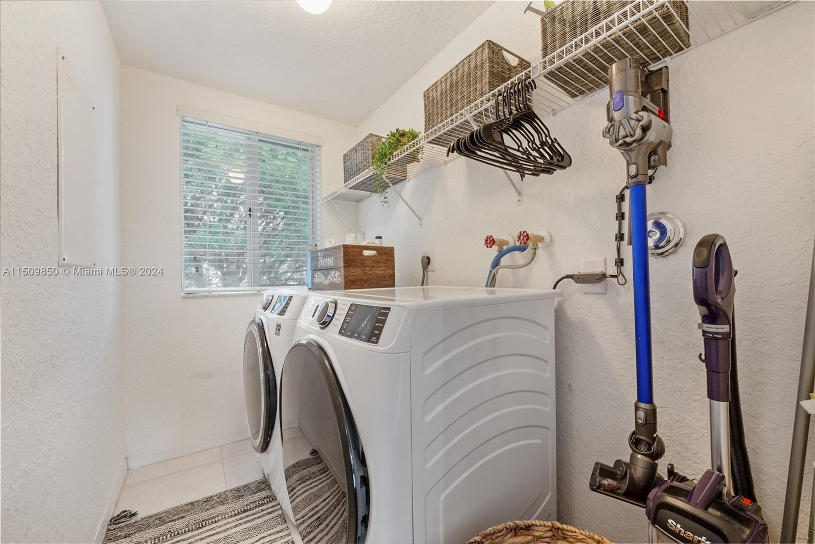 2374 SE 19th Ct, Homestead, Florida 33035, 4 Bedrooms Bedrooms, ,2 BathroomsBathrooms,Residential,For Sale,2374 SE 19th Ct,A11509850