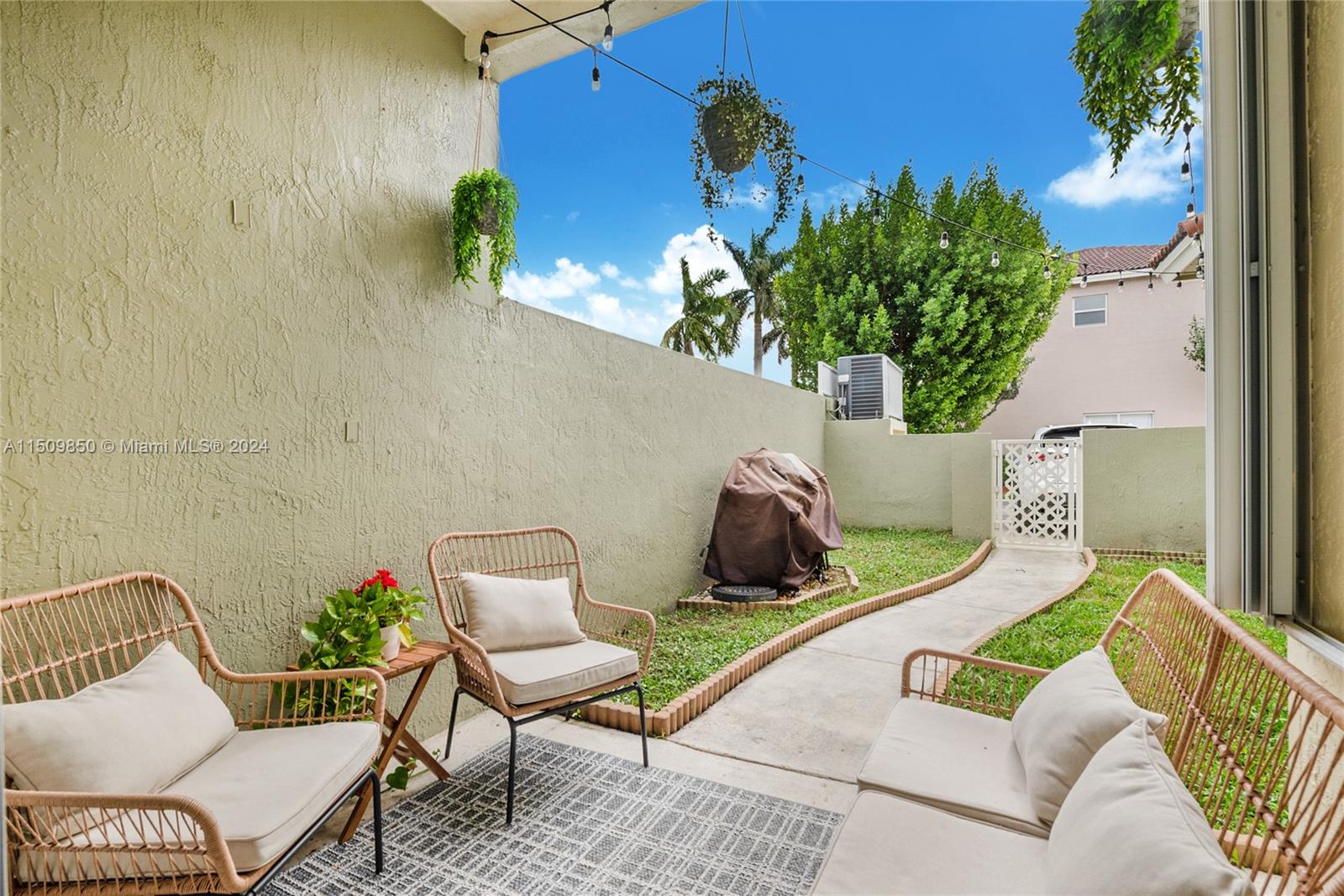 2374 SE 19th Ct, Homestead, Florida 33035, 4 Bedrooms Bedrooms, ,2 BathroomsBathrooms,Residential,For Sale,2374 SE 19th Ct,A11509850