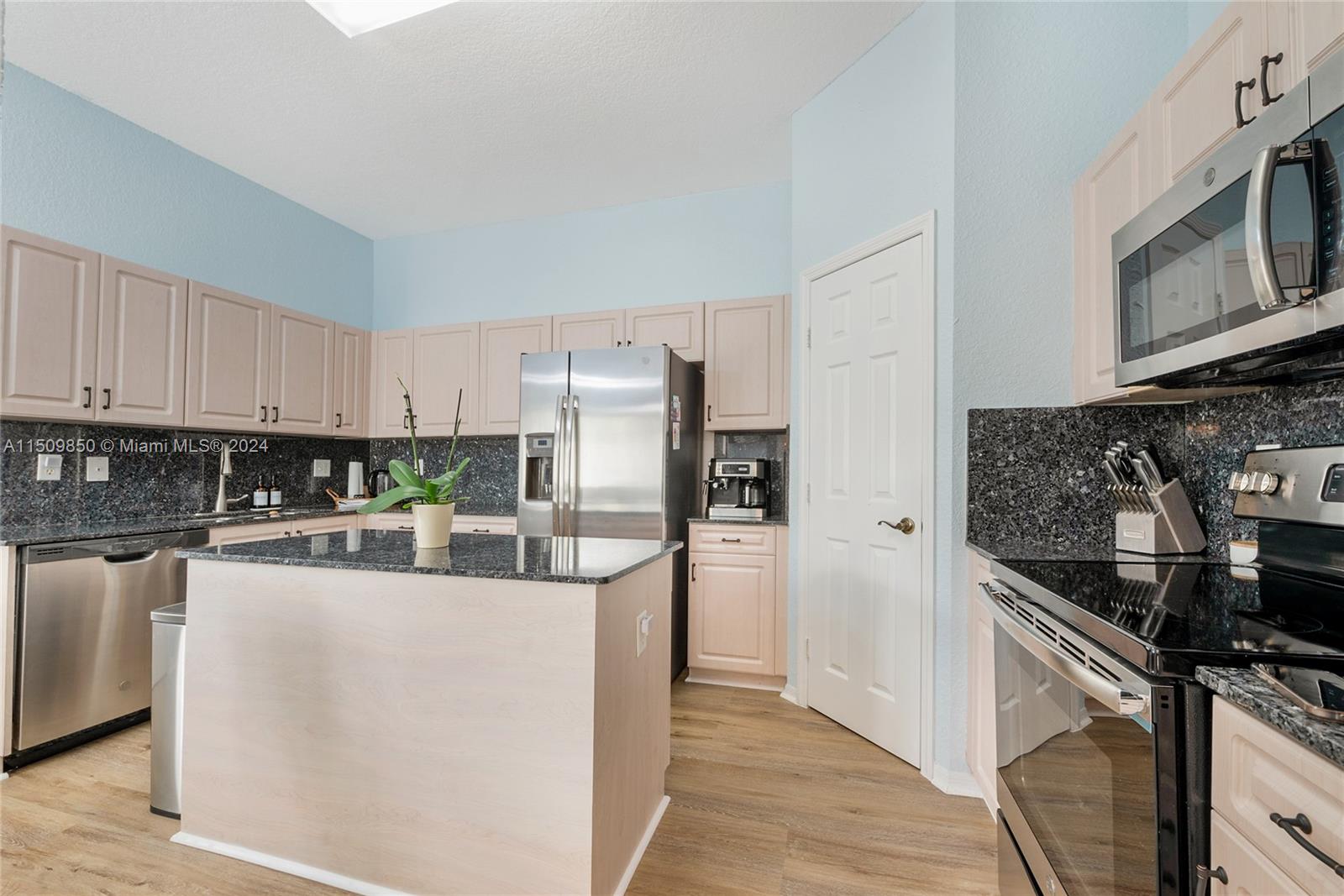 2374 SE 19th Ct, Homestead, Florida 33035, 4 Bedrooms Bedrooms, ,2 BathroomsBathrooms,Residential,For Sale,2374 SE 19th Ct,A11509850