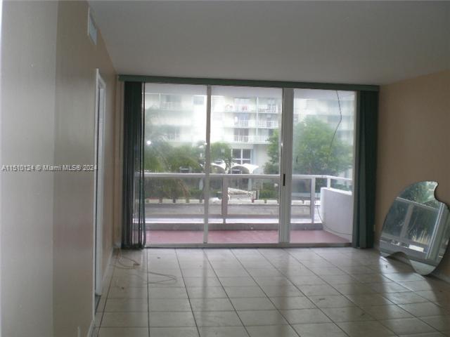 5700 Collins Ave 3D, Miami Beach, Florida 33140, 2 Bedrooms Bedrooms, ,2 BathroomsBathrooms,Residential,For Sale,5700 Collins Ave 3D,A11510124