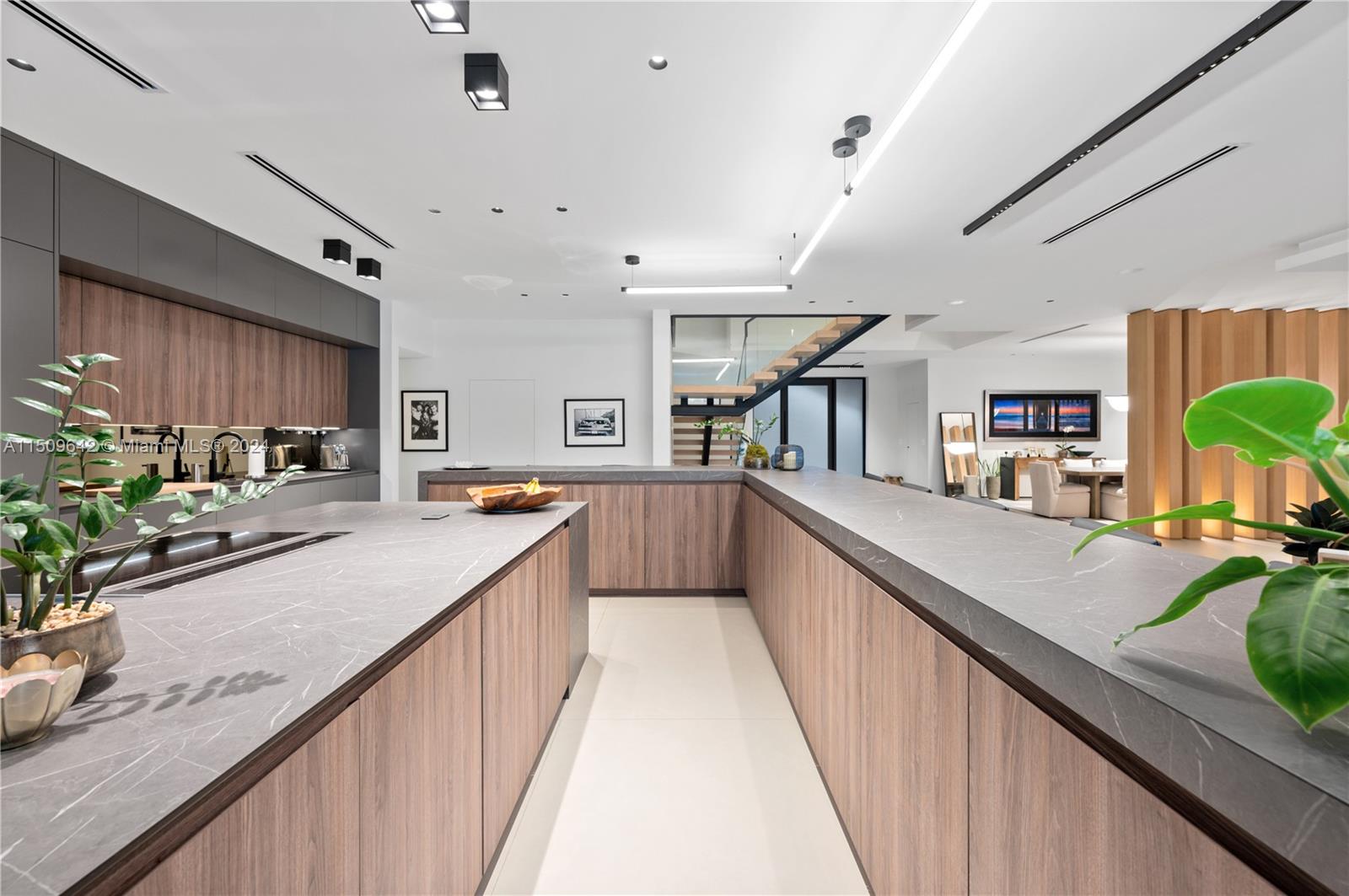 16020 Troon Cir, Miami Lakes, FL, 33014 United States, 5 Bedrooms Bedrooms, ,5 BathroomsBathrooms,Residential,For Sale,Troon Cir,A11509642