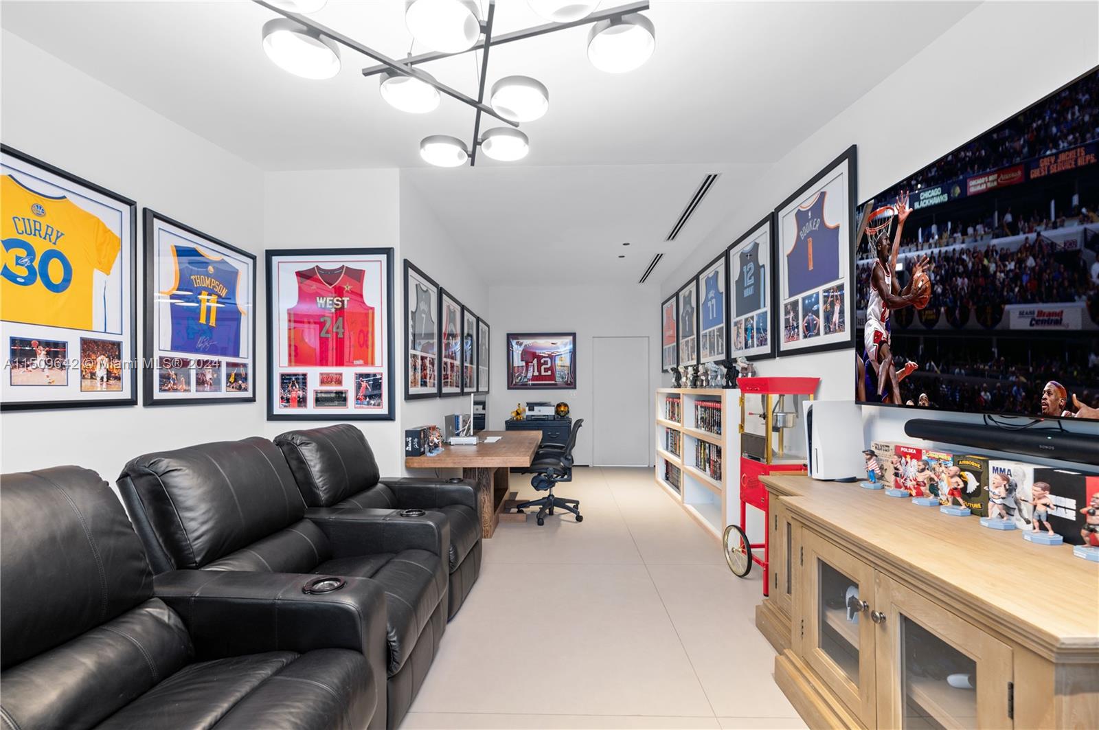 16020 Troon Cir, Miami Lakes, FL, 33014 United States, 5 Bedrooms Bedrooms, ,5 BathroomsBathrooms,Residential,For Sale,Troon Cir,A11509642