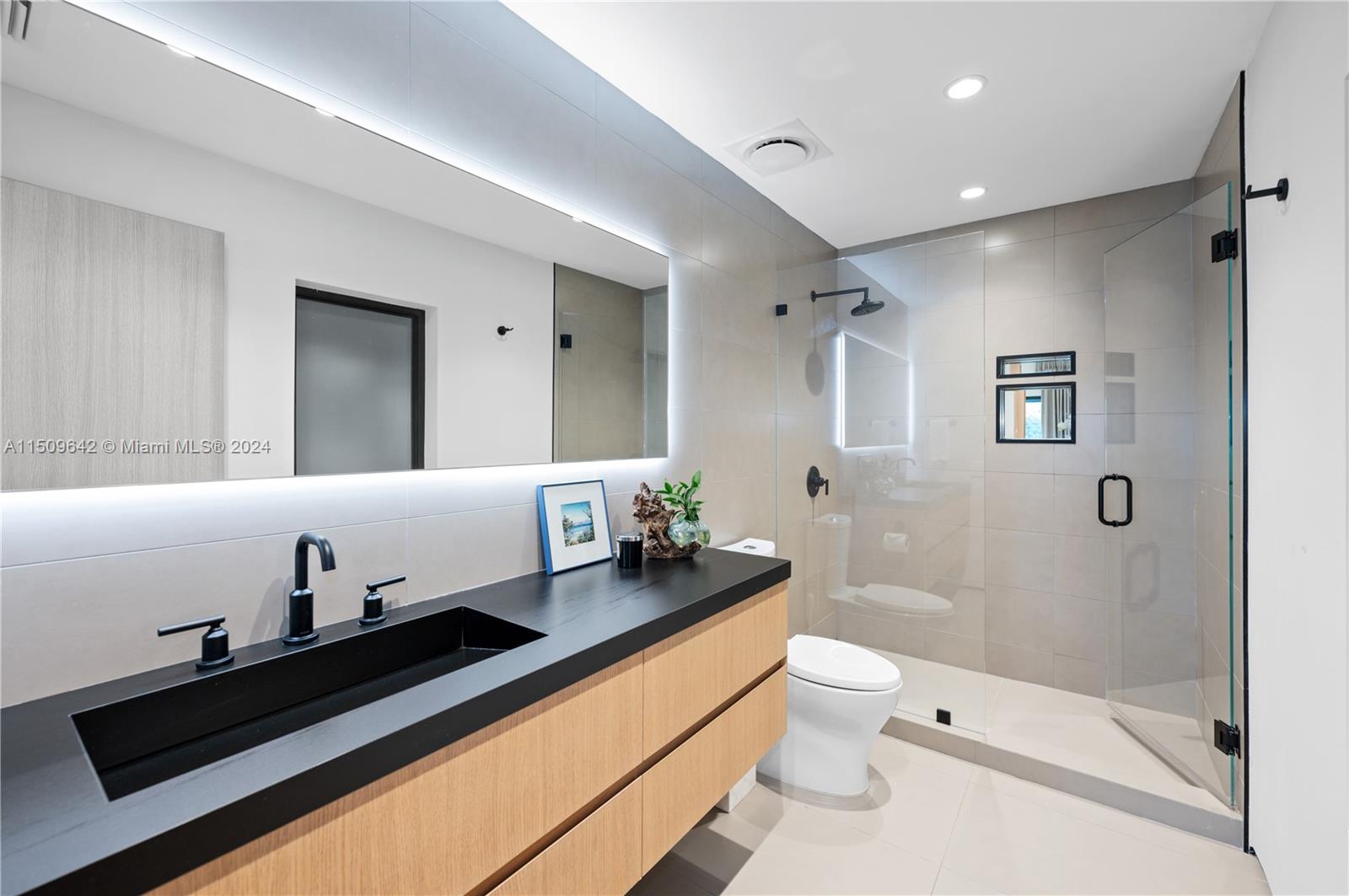 16020 Troon Cir, Miami Lakes, FL, 33014 United States, 5 Bedrooms Bedrooms, ,5 BathroomsBathrooms,Residential,For Sale,Troon Cir,A11509642