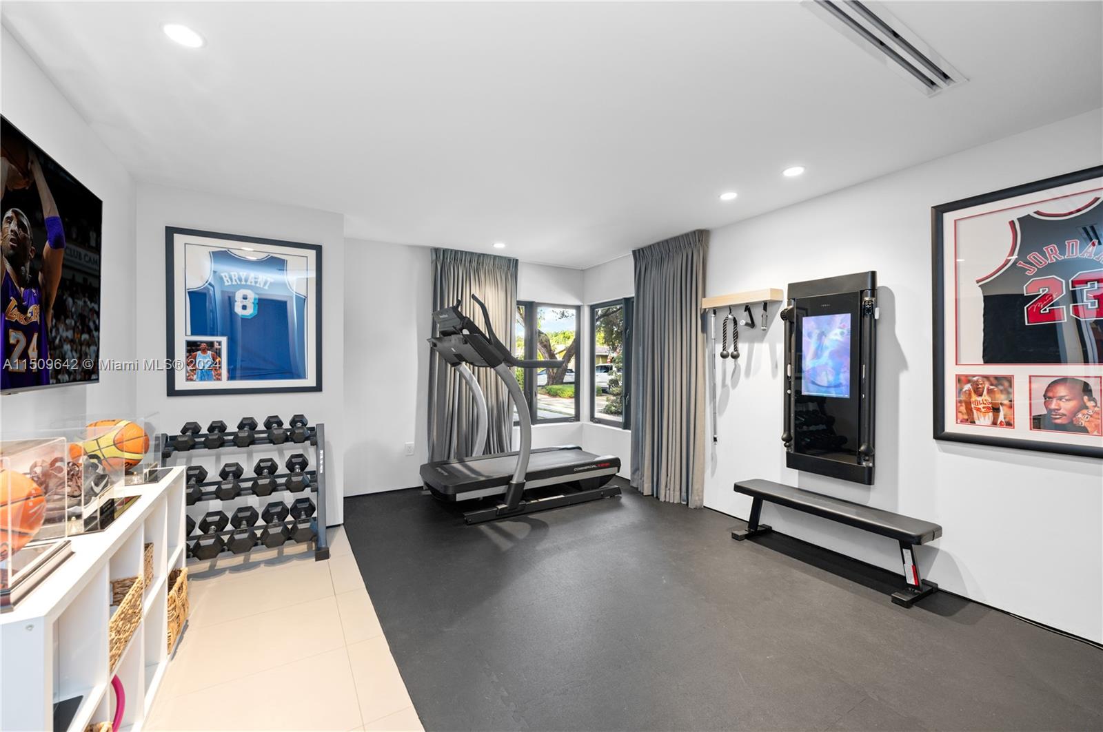 16020 Troon Cir, Miami Lakes, FL, 33014 United States, 5 Bedrooms Bedrooms, ,5 BathroomsBathrooms,Residential,For Sale,Troon Cir,A11509642