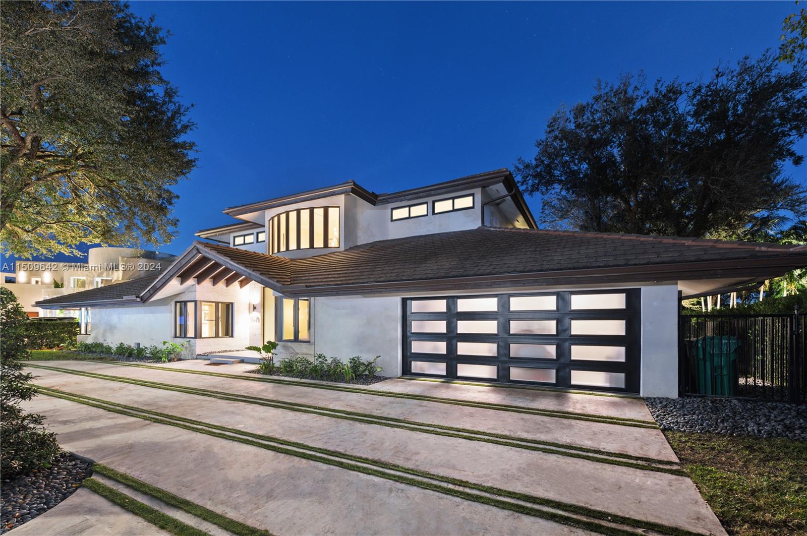 16020 Troon Cir, Miami Lakes, FL, 33014 United States, 5 Bedrooms Bedrooms, ,5 BathroomsBathrooms,Residential,For Sale,Troon Cir,A11509642