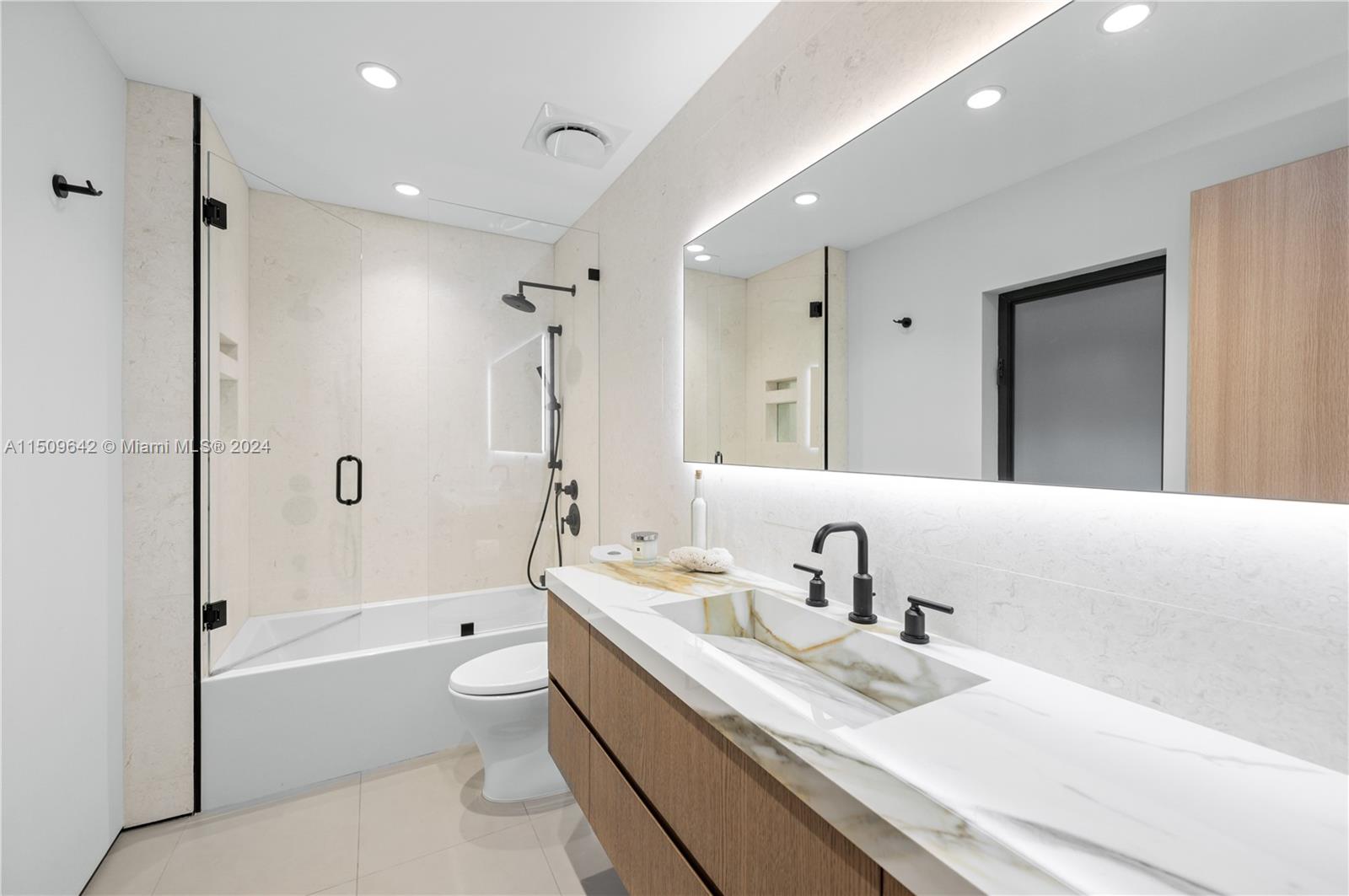 16020 Troon Cir, Miami Lakes, FL, 33014 United States, 5 Bedrooms Bedrooms, ,5 BathroomsBathrooms,Residential,For Sale,Troon Cir,A11509642