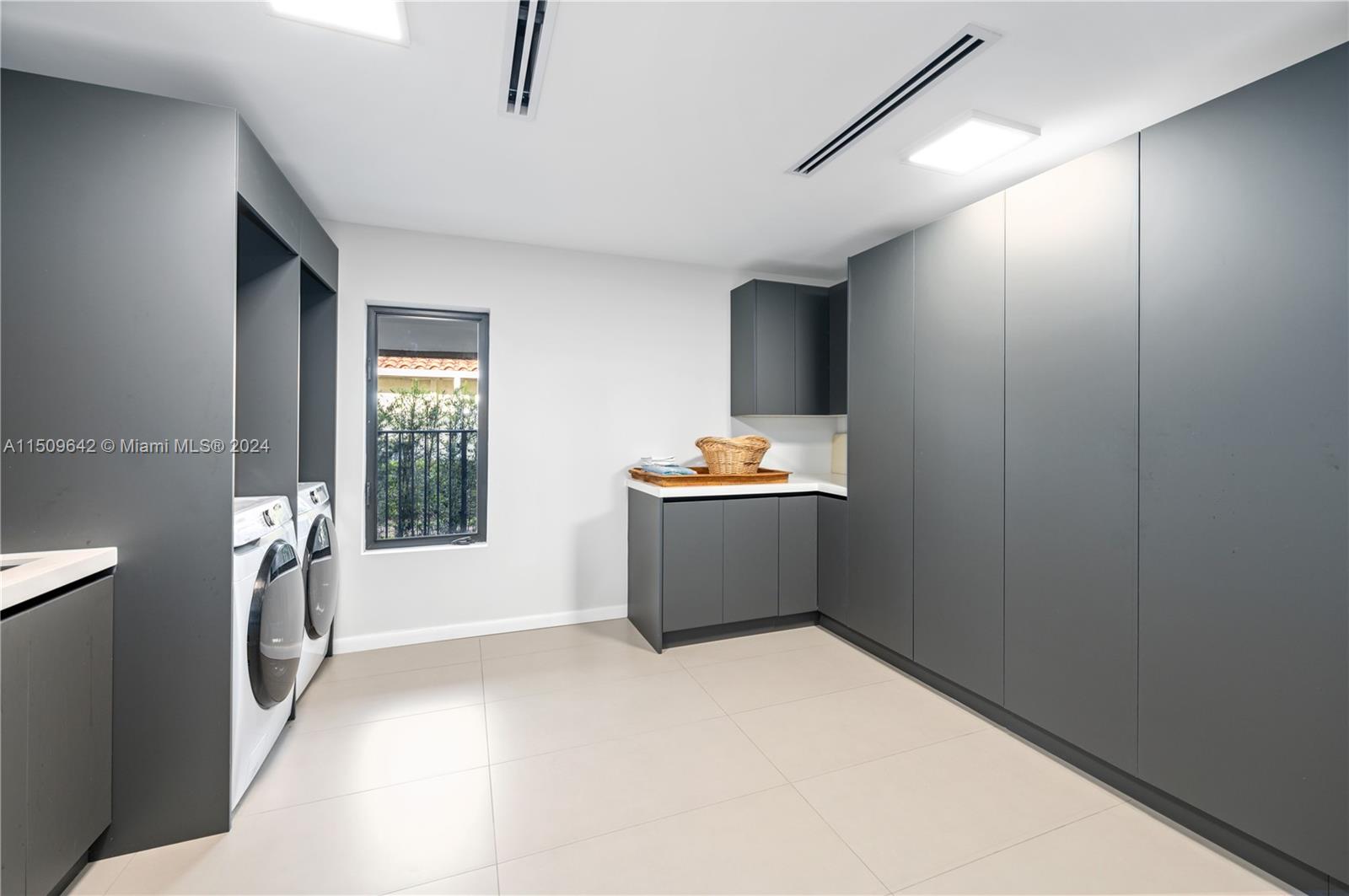 16020 Troon Cir, Miami Lakes, FL, 33014 United States, 5 Bedrooms Bedrooms, ,5 BathroomsBathrooms,Residential,For Sale,Troon Cir,A11509642