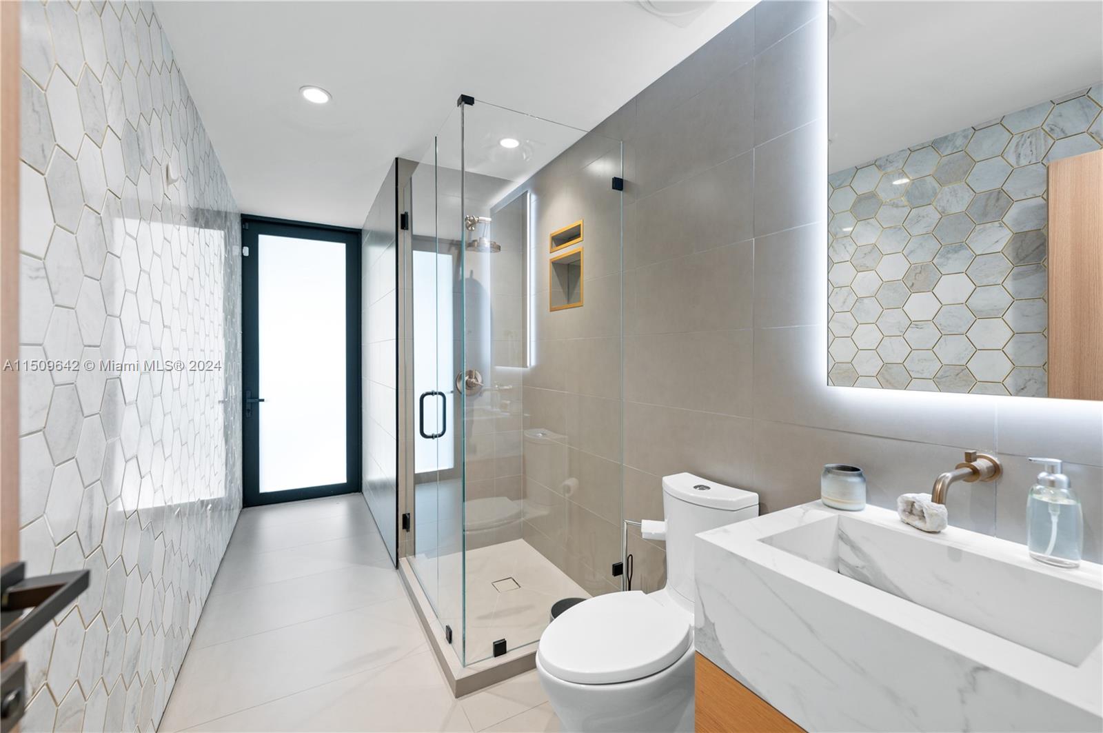 16020 Troon Cir, Miami Lakes, FL, 33014 United States, 5 Bedrooms Bedrooms, ,5 BathroomsBathrooms,Residential,For Sale,Troon Cir,A11509642