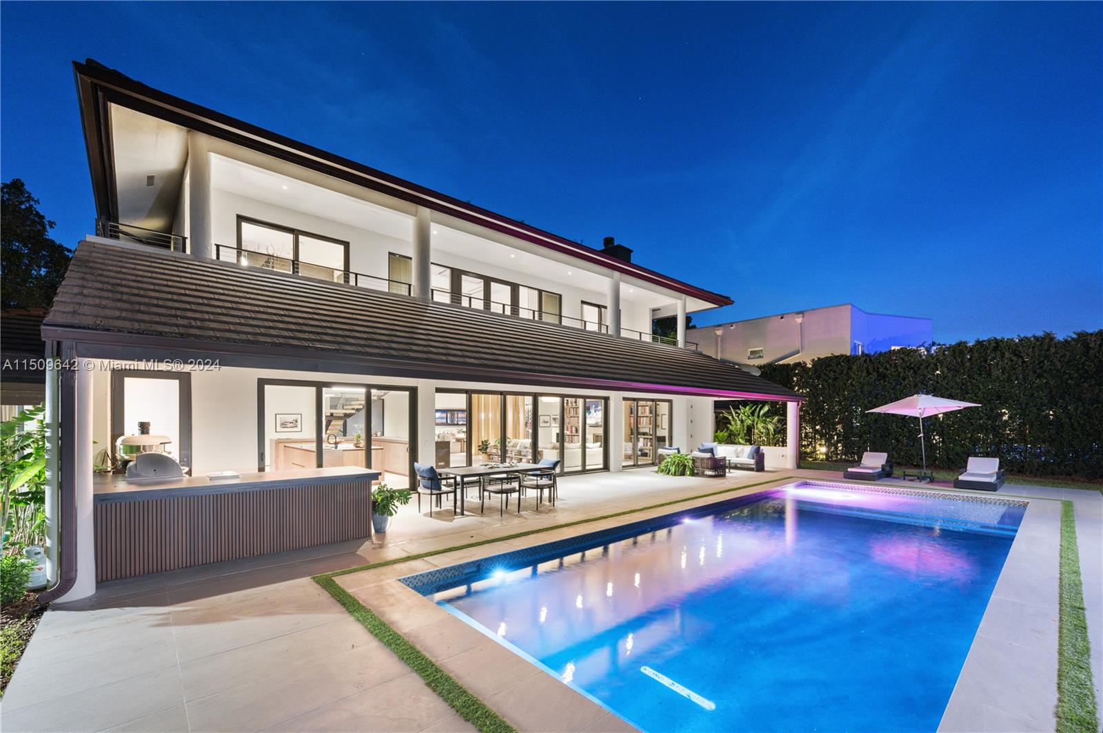 16020 Troon Cir, Miami Lakes, FL, 33014 United States, 5 Bedrooms Bedrooms, ,5 BathroomsBathrooms,Residential,For Sale,Troon Cir,A11509642