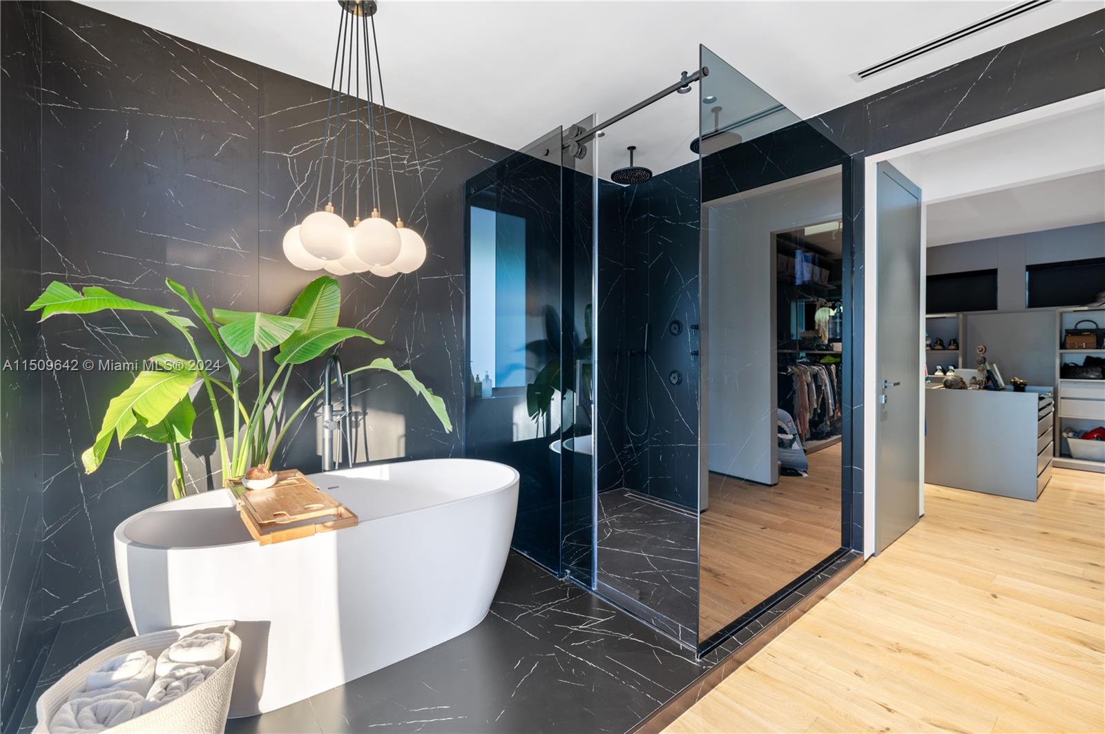 16020 Troon Cir, Miami Lakes, FL, 33014 United States, 5 Bedrooms Bedrooms, ,5 BathroomsBathrooms,Residential,For Sale,Troon Cir,A11509642