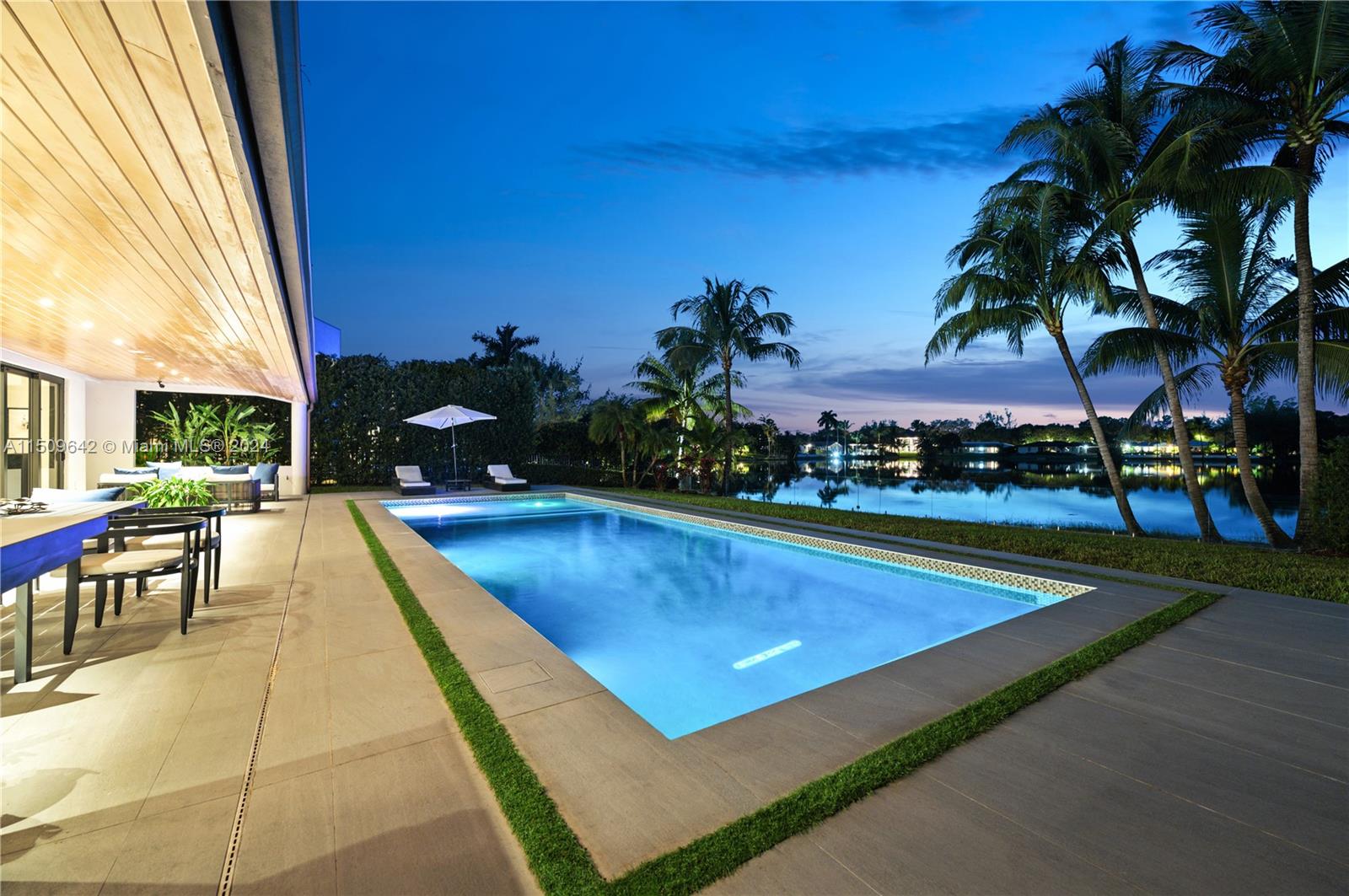 16020 Troon Cir, Miami Lakes, FL, 33014 United States, 5 Bedrooms Bedrooms, ,5 BathroomsBathrooms,Residential,For Sale,Troon Cir,A11509642