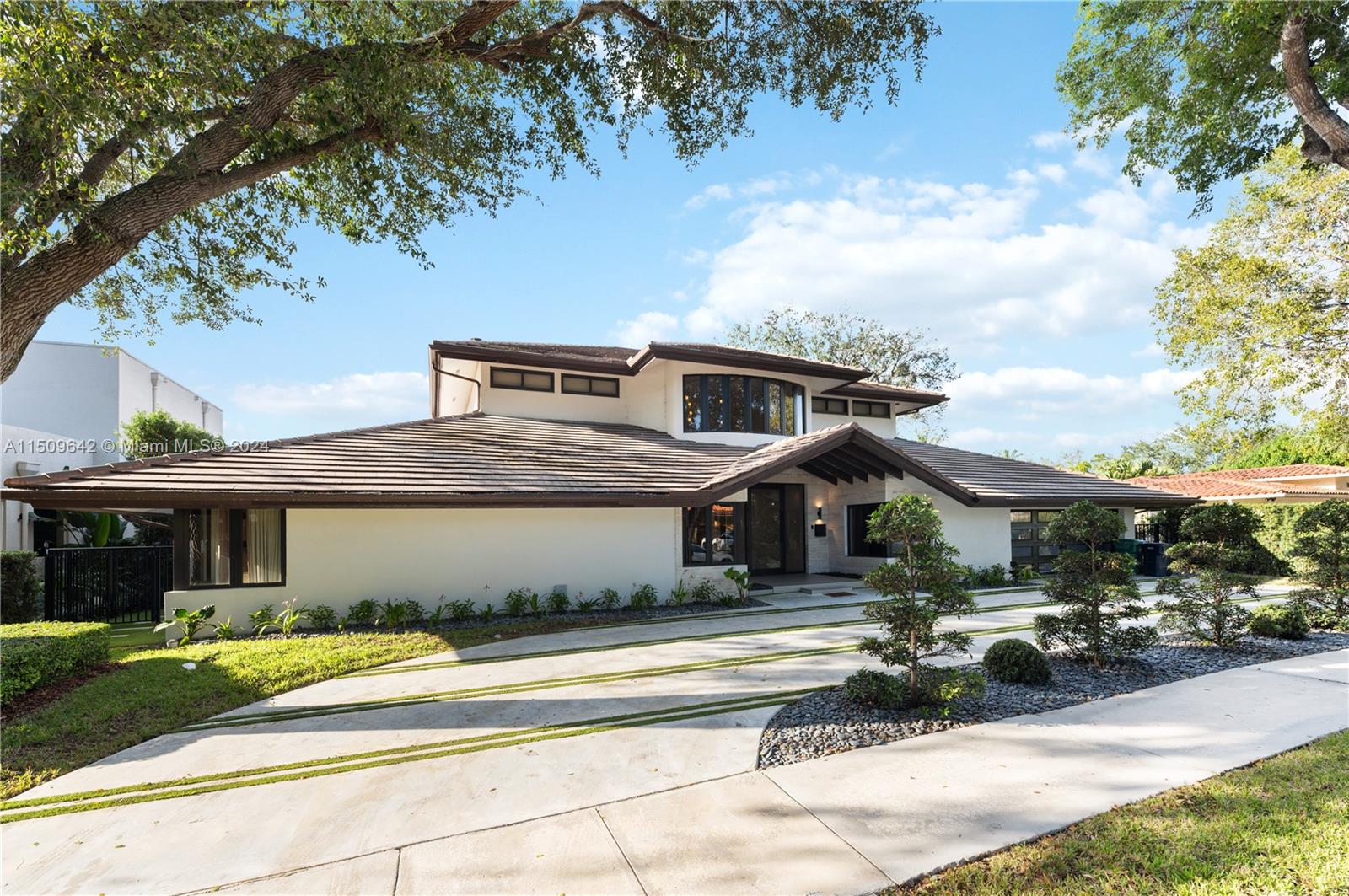 16020 Troon Cir, Miami Lakes, FL, 33014 United States, 5 Bedrooms Bedrooms, ,5 BathroomsBathrooms,Residential,For Sale,Troon Cir,A11509642