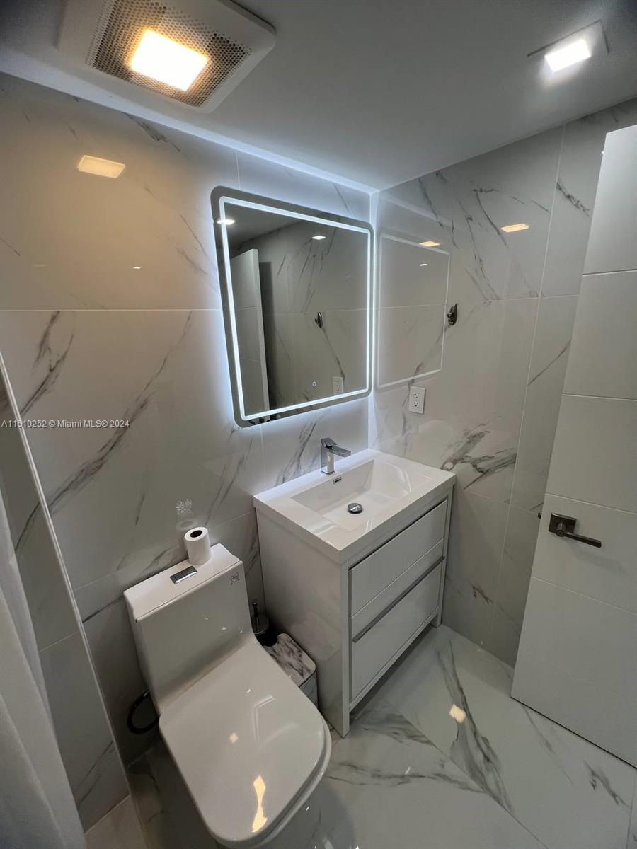 20100 W Country Club Dr 407, Aventura, Florida 33180, 2 Bedrooms Bedrooms, ,2 BathroomsBathrooms,Residential,For Sale,20100 W Country Club Dr 407,A11510252