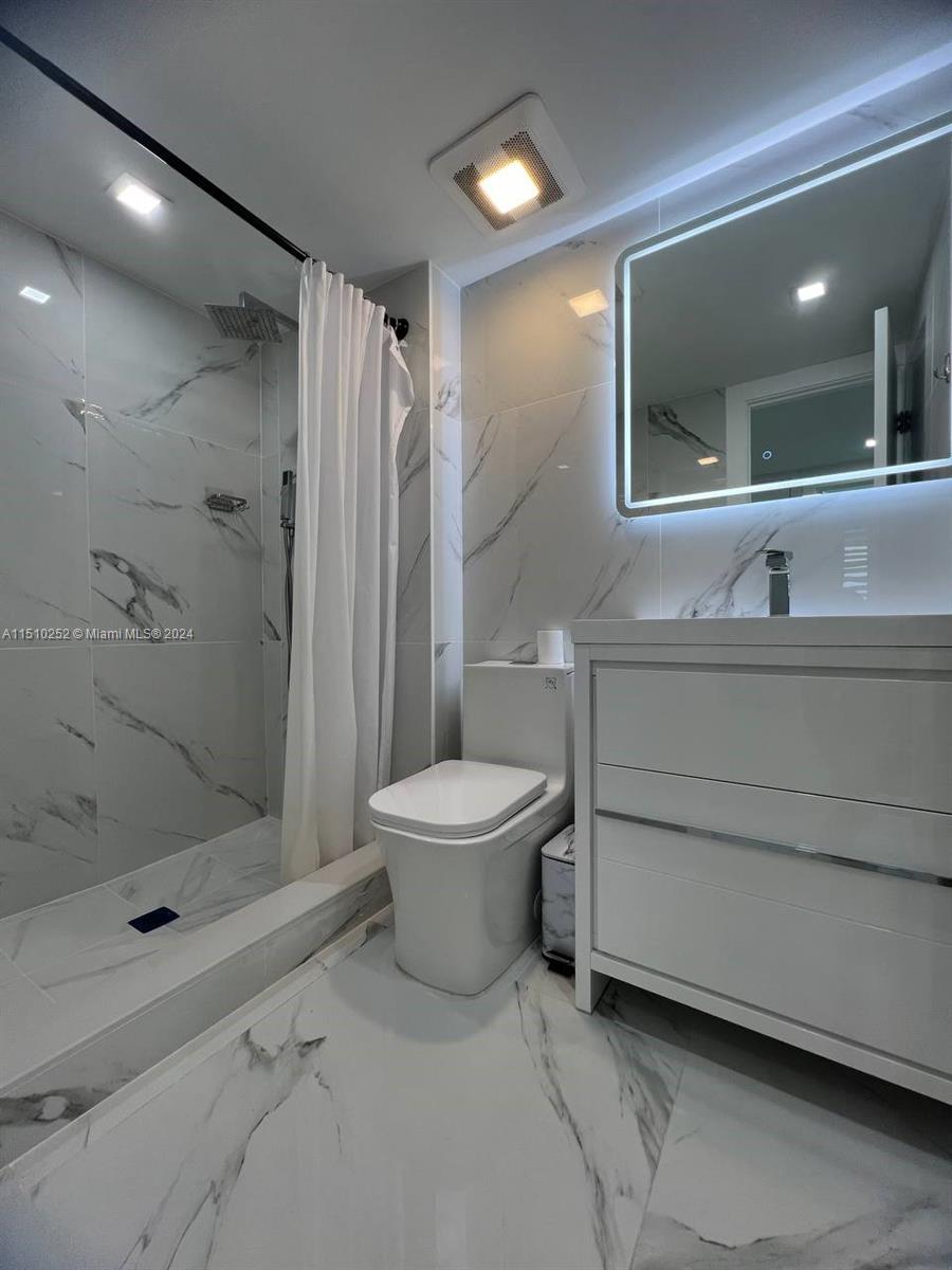 20100 W Country Club Dr 407, Aventura, Florida 33180, 2 Bedrooms Bedrooms, ,2 BathroomsBathrooms,Residential,For Sale,20100 W Country Club Dr 407,A11510252