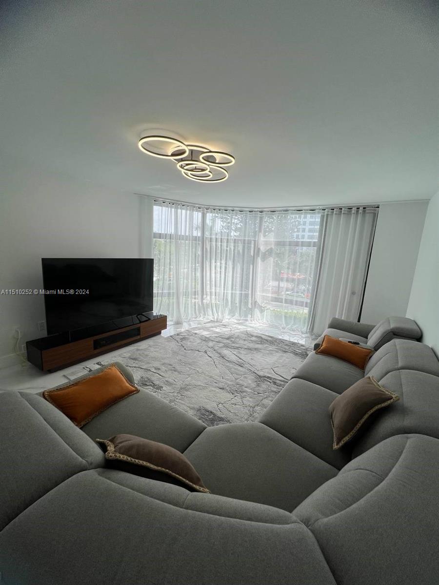 20100 W Country Club Dr 407, Aventura, Florida 33180, 2 Bedrooms Bedrooms, ,2 BathroomsBathrooms,Residential,For Sale,20100 W Country Club Dr 407,A11510252