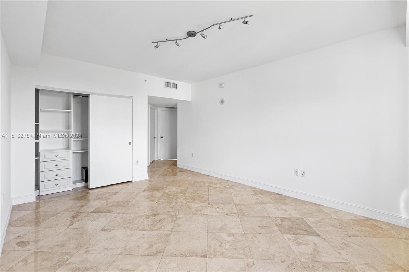 19900 Country Club Dr, Aventura, FL, 33180 United States, 3 Bedrooms Bedrooms, ,3 BathroomsBathrooms,Residential,For Sale,Country Club Dr,A11510275