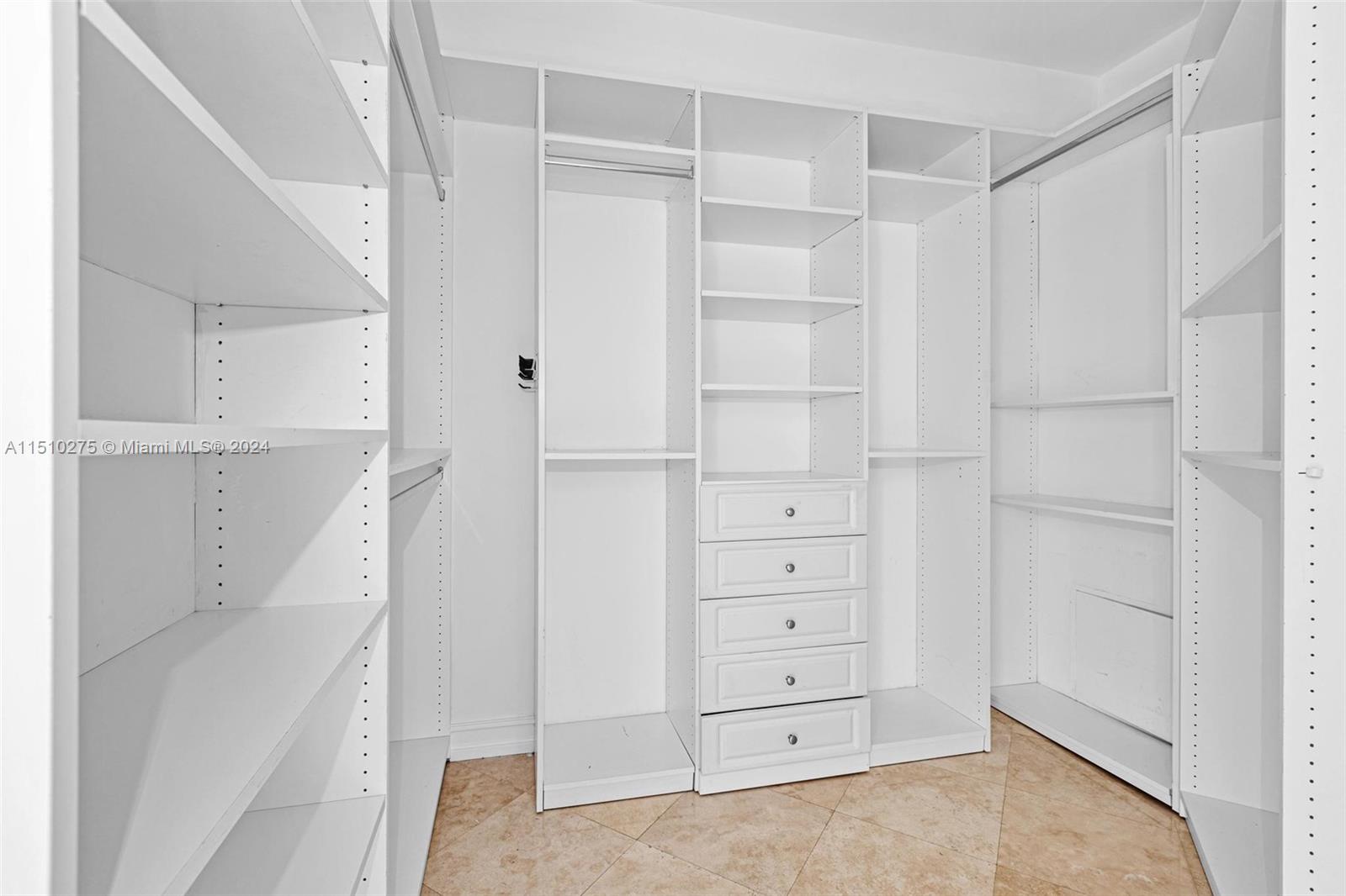 19900 Country Club Dr, Aventura, FL, 33180 United States, 3 Bedrooms Bedrooms, ,3 BathroomsBathrooms,Residential,For Sale,Country Club Dr,A11510275