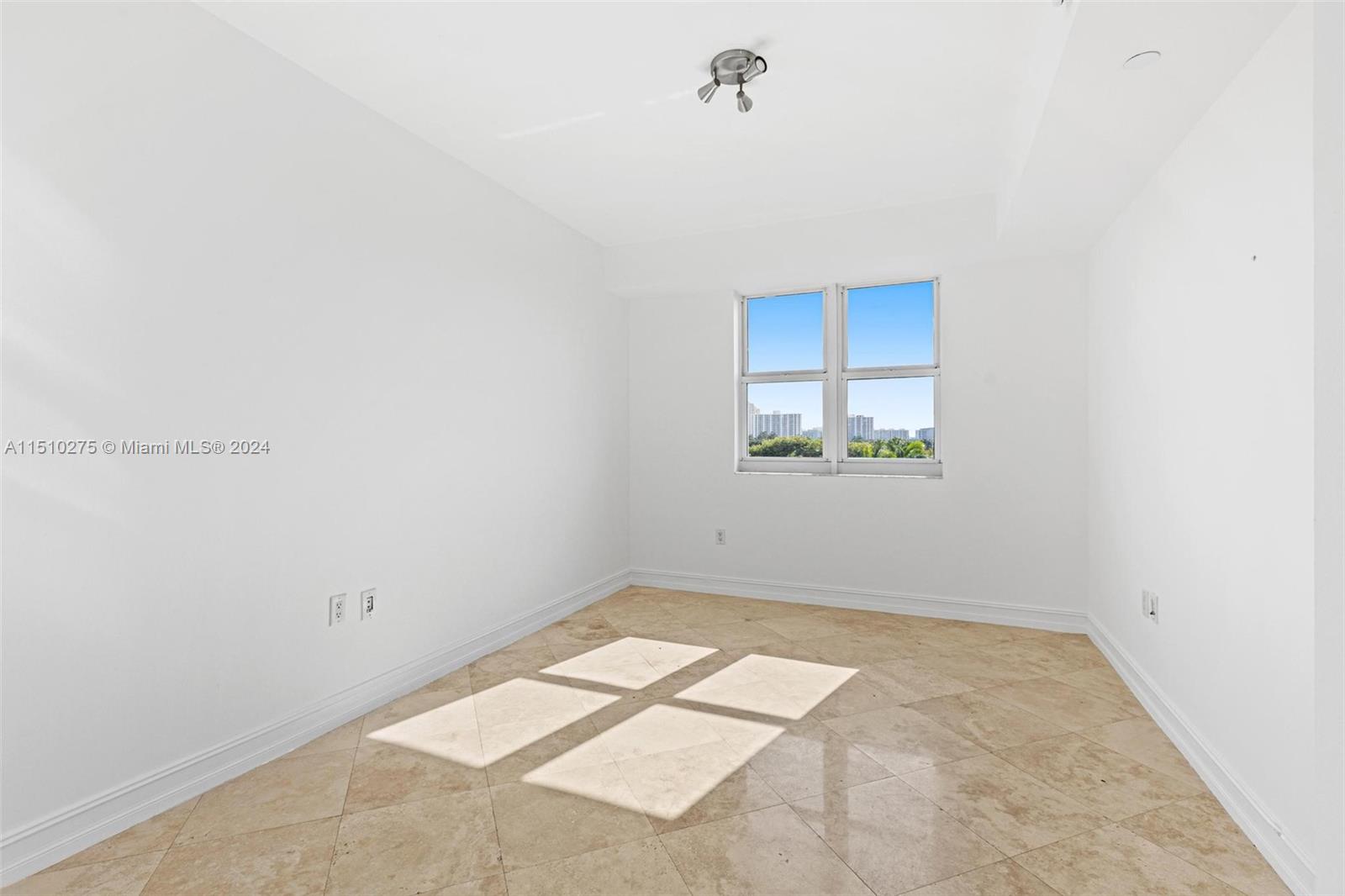 19900 Country Club Dr, Aventura, FL, 33180 United States, 3 Bedrooms Bedrooms, ,3 BathroomsBathrooms,Residential,For Sale,Country Club Dr,A11510275