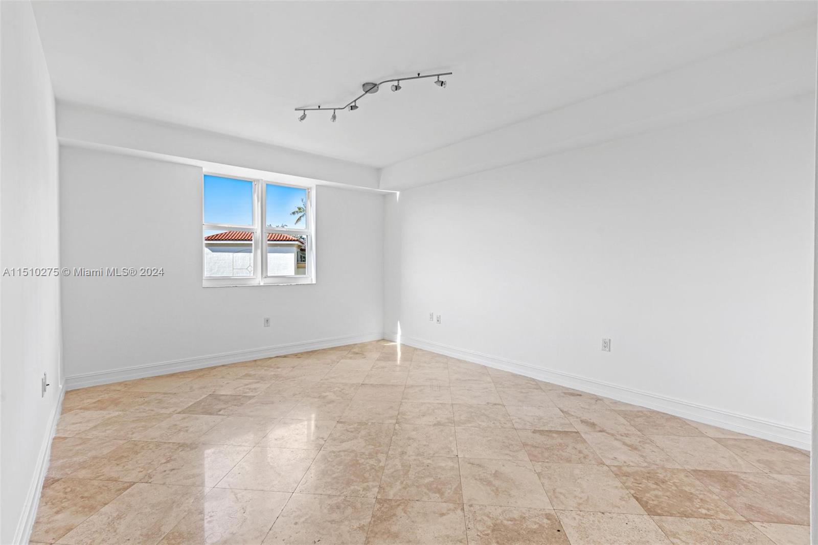 19900 Country Club Dr, Aventura, FL, 33180 United States, 3 Bedrooms Bedrooms, ,3 BathroomsBathrooms,Residential,For Sale,Country Club Dr,A11510275