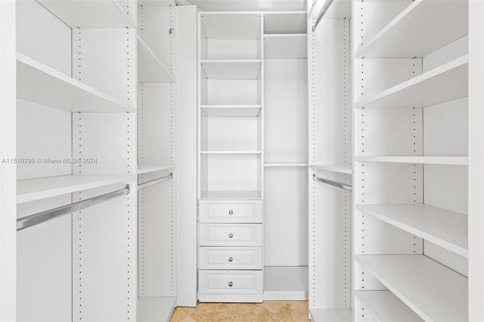 19900 E Country Club Dr 502, Aventura, Florida 33180, 3 Bedrooms Bedrooms, ,3 BathroomsBathrooms,Residentiallease,For Rent,19900 E Country Club Dr 502,A11510290