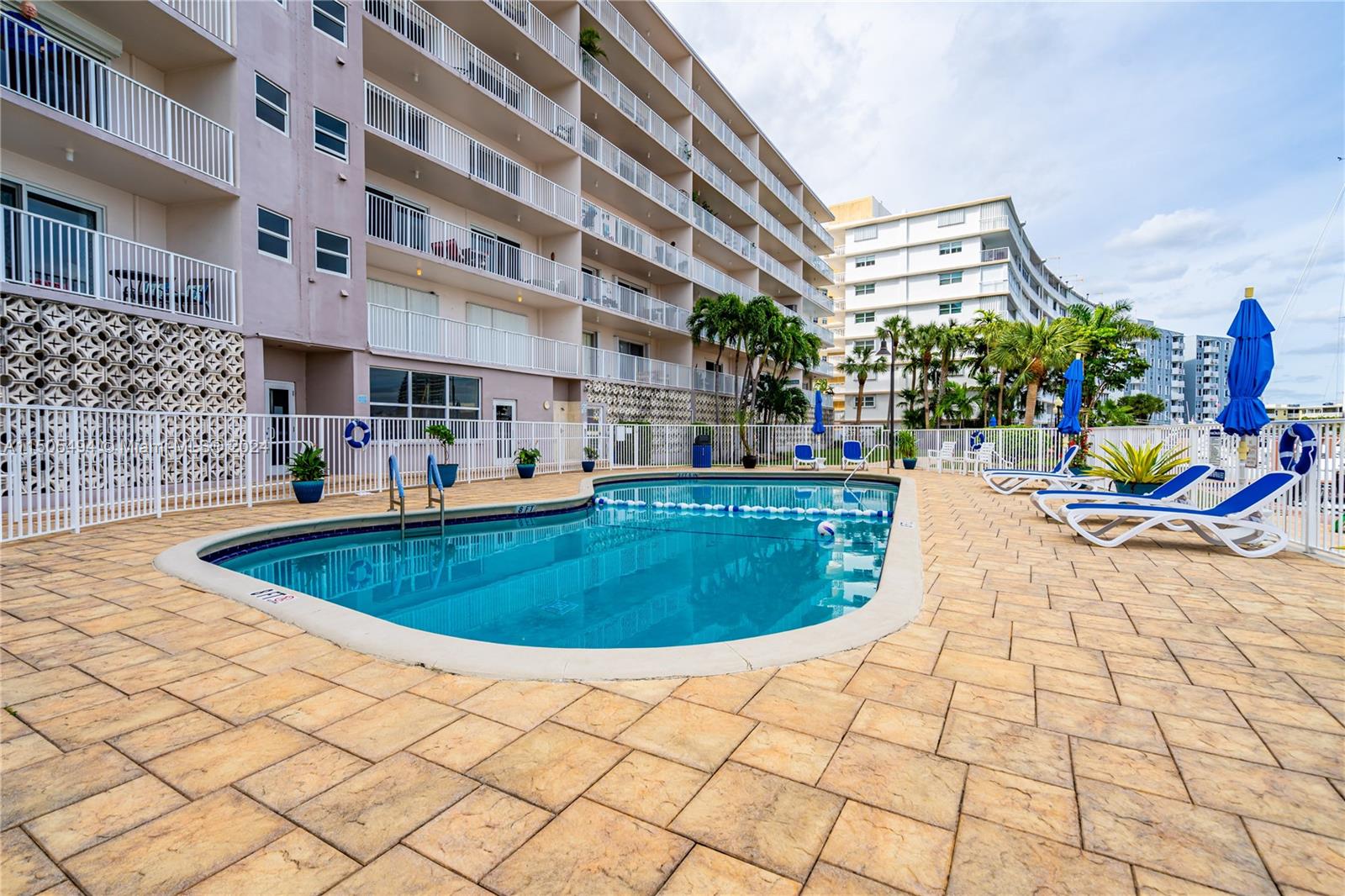 400 Golden Isles Dr 47, Hallandale Beach, Florida 33009, 2 Bedrooms Bedrooms, ,2 BathroomsBathrooms,Residential,For Sale,400 Golden Isles Dr 47,A11505494