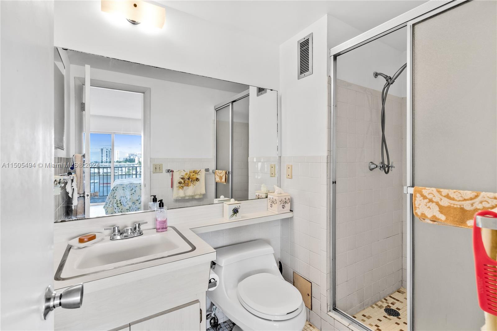 400 Golden Isles Dr 47, Hallandale Beach, Florida 33009, 2 Bedrooms Bedrooms, ,2 BathroomsBathrooms,Residential,For Sale,400 Golden Isles Dr 47,A11505494