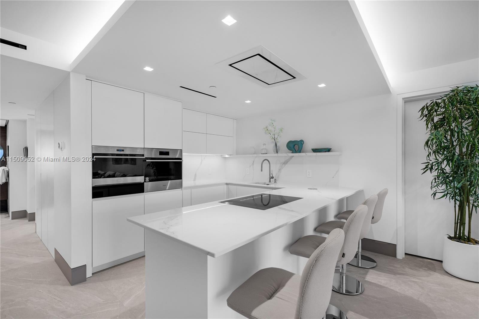 Miami Beach, Florida 33139, 2 Bedrooms Bedrooms, ,2 BathroomsBathrooms,Residentiallease,For Rent,A11509052