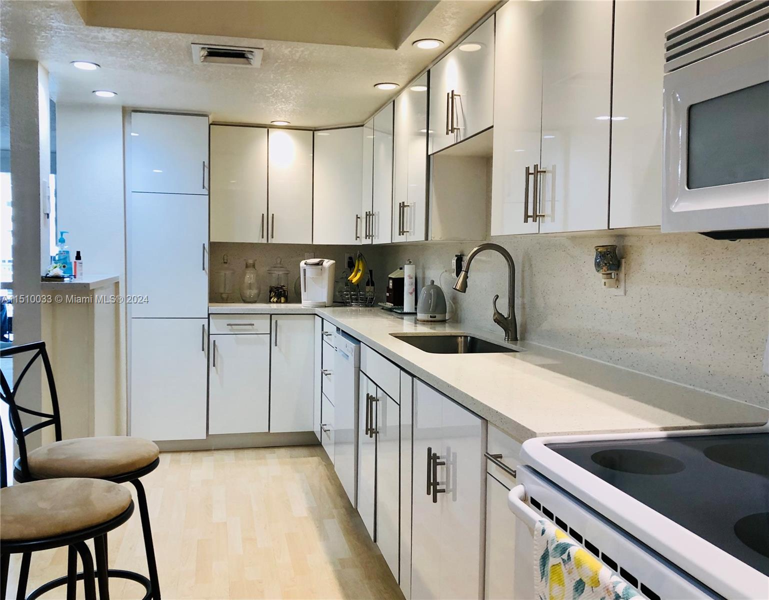 18081 Biscayne Blvd, Aventura, FL, 33160 United States, 2 Bedrooms Bedrooms, ,2 BathroomsBathrooms,Residential,For Sale,Biscayne Blvd,A11510033
