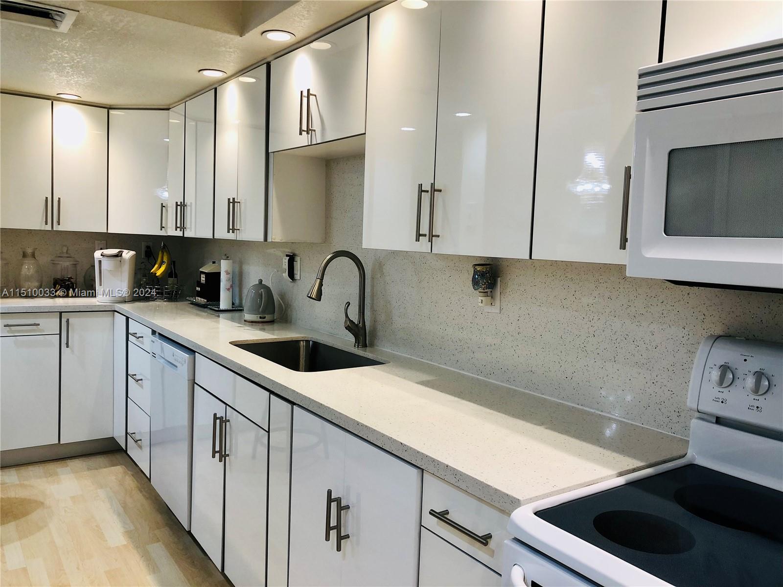 18081 Biscayne Blvd, Aventura, FL, 33160 United States, 2 Bedrooms Bedrooms, ,2 BathroomsBathrooms,Residential,For Sale,Biscayne Blvd,A11510033