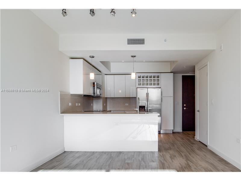 999 SW 1st Ave 3310, Miami, Florida 33130, 1 Bedroom Bedrooms, ,1 BathroomBathrooms,Residentiallease,For Rent,999 SW 1st Ave 3310,A11508819