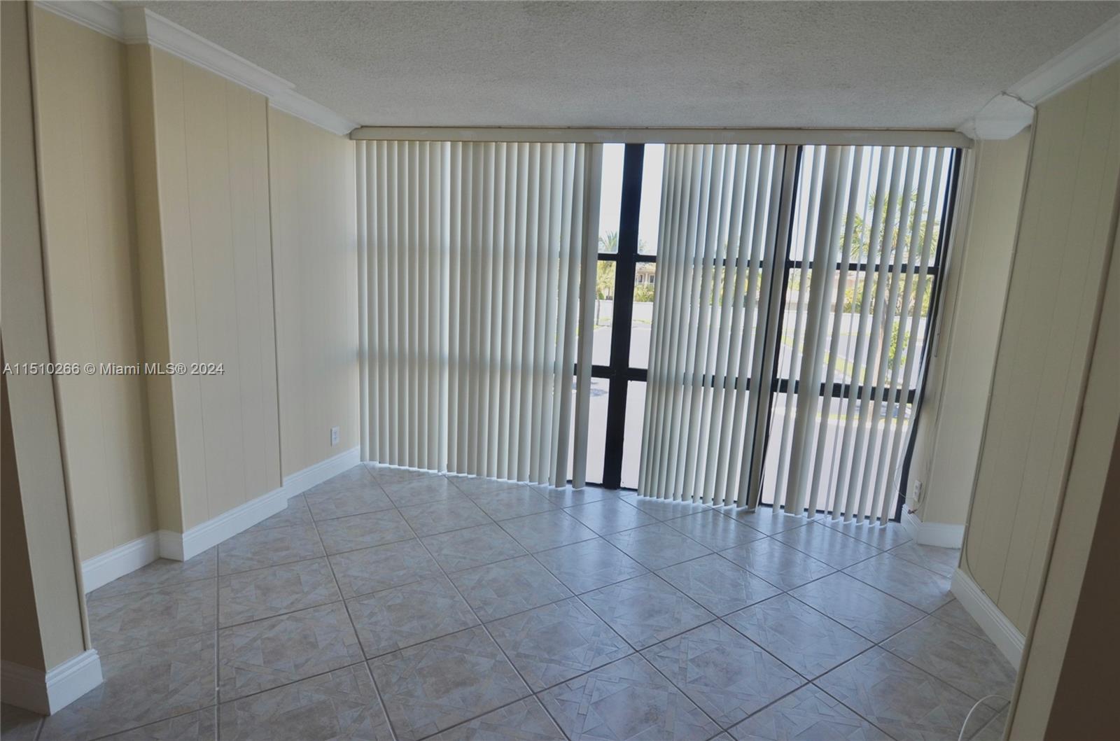 1000 Parkview Dr 217, Hallandale Beach, Florida 33009, 1 Bedroom Bedrooms, ,1 BathroomBathrooms,Residential,For Sale,1000 Parkview Dr 217,A11510266