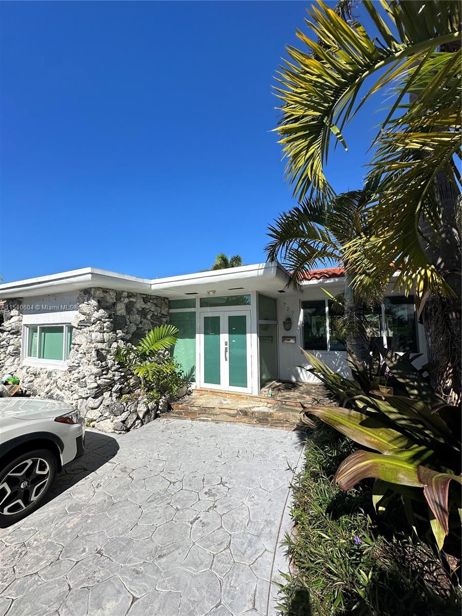 727 Fairway Dr, Miami Beach, FL 33141