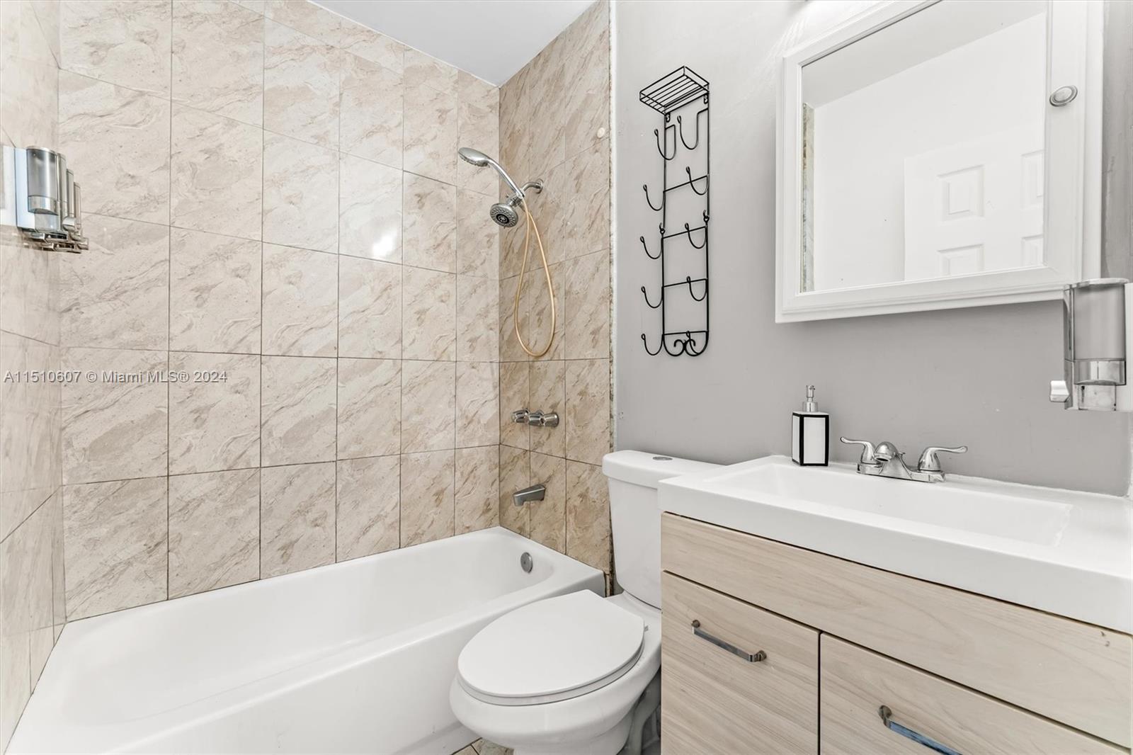 344 NW 102nd St 1, Miami, Florida 33150, 3 Bedrooms Bedrooms, ,1 BathroomBathrooms,Residentiallease,For Rent,344 NW 102nd St 1,A11510607