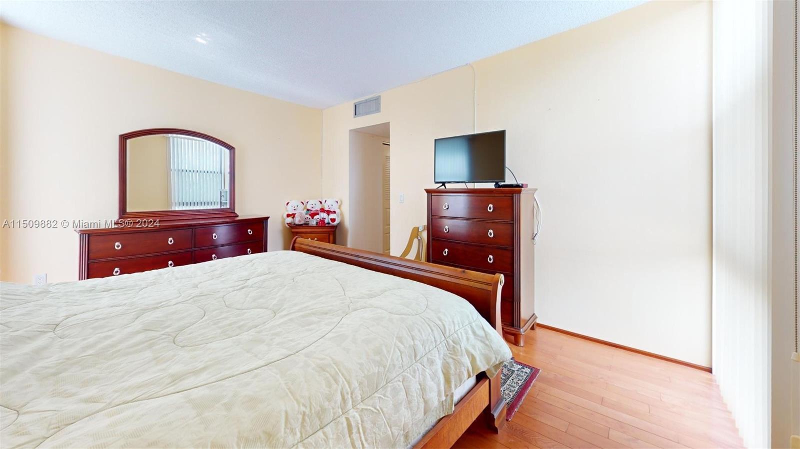 3675 N Country Club Dr 203, Aventura, Florida 33180, 2 Bedrooms Bedrooms, ,2 BathroomsBathrooms,Residential,For Sale,3675 N Country Club Dr 203,A11509882