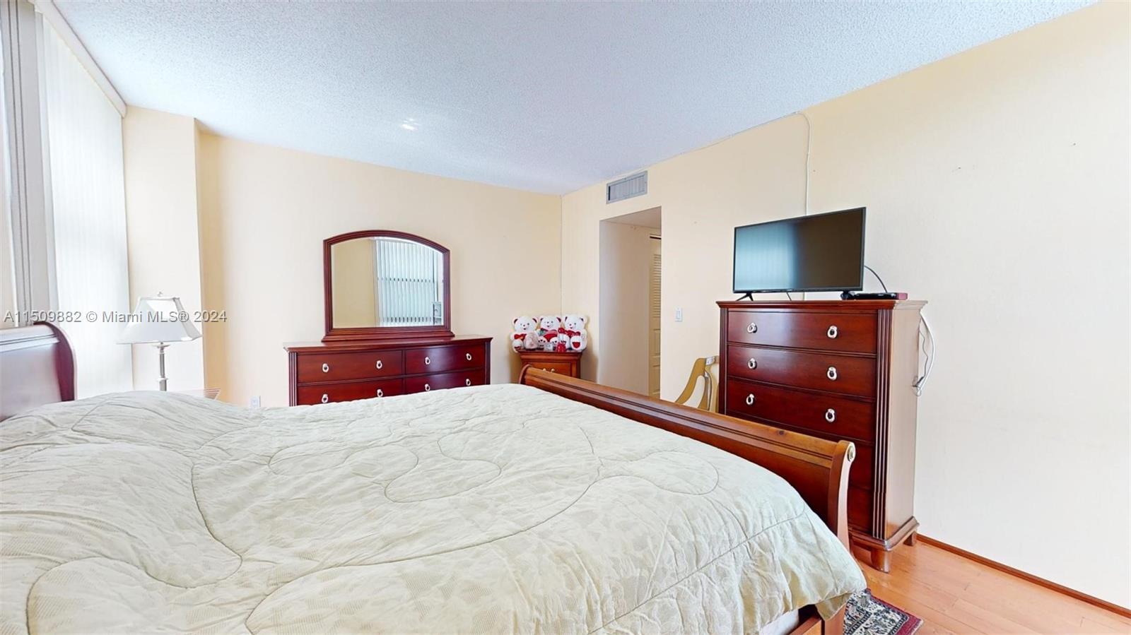 3675 N Country Club Dr 203, Aventura, Florida 33180, 2 Bedrooms Bedrooms, ,2 BathroomsBathrooms,Residential,For Sale,3675 N Country Club Dr 203,A11509882