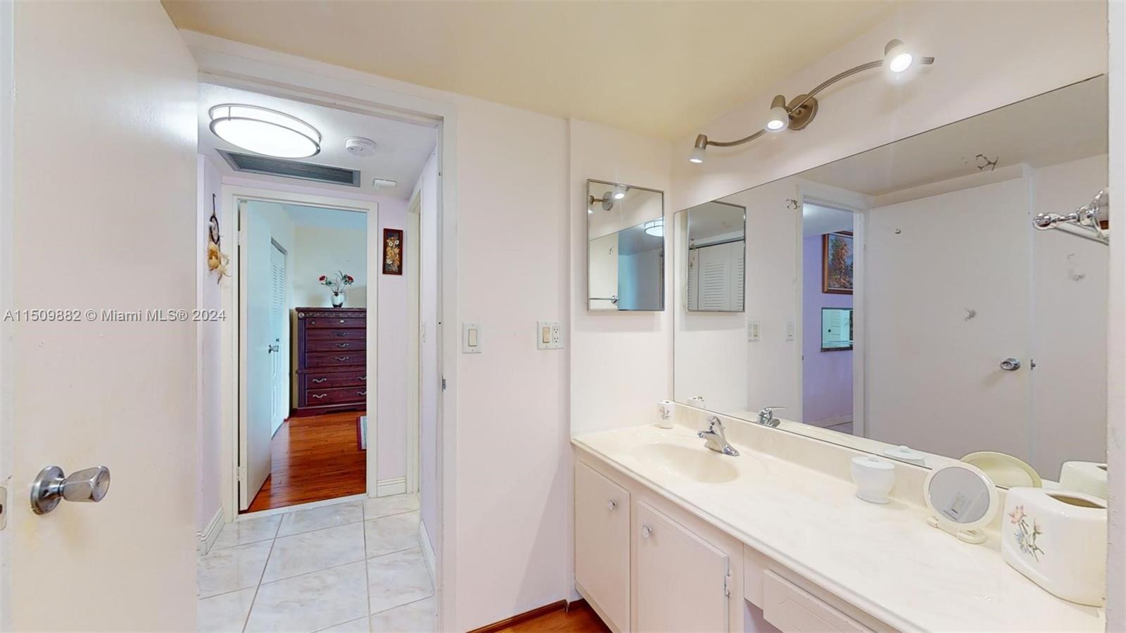 3675 N Country Club Dr 203, Aventura, Florida 33180, 2 Bedrooms Bedrooms, ,2 BathroomsBathrooms,Residential,For Sale,3675 N Country Club Dr 203,A11509882