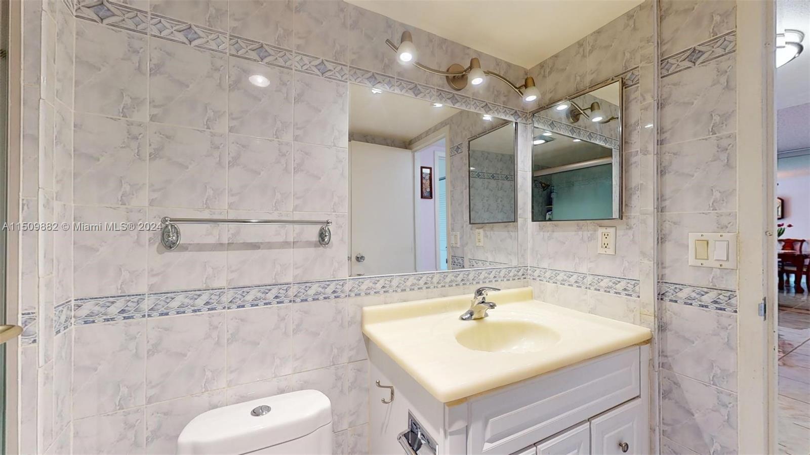 3675 N Country Club Dr 203, Aventura, Florida 33180, 2 Bedrooms Bedrooms, ,2 BathroomsBathrooms,Residential,For Sale,3675 N Country Club Dr 203,A11509882