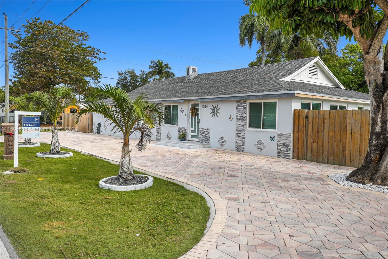 1044 NW 6th Ave, Homestead, Florida 33030, 3 Bedrooms Bedrooms, ,2 BathroomsBathrooms,Residential,For Sale,1044 NW 6th Ave,A11509808