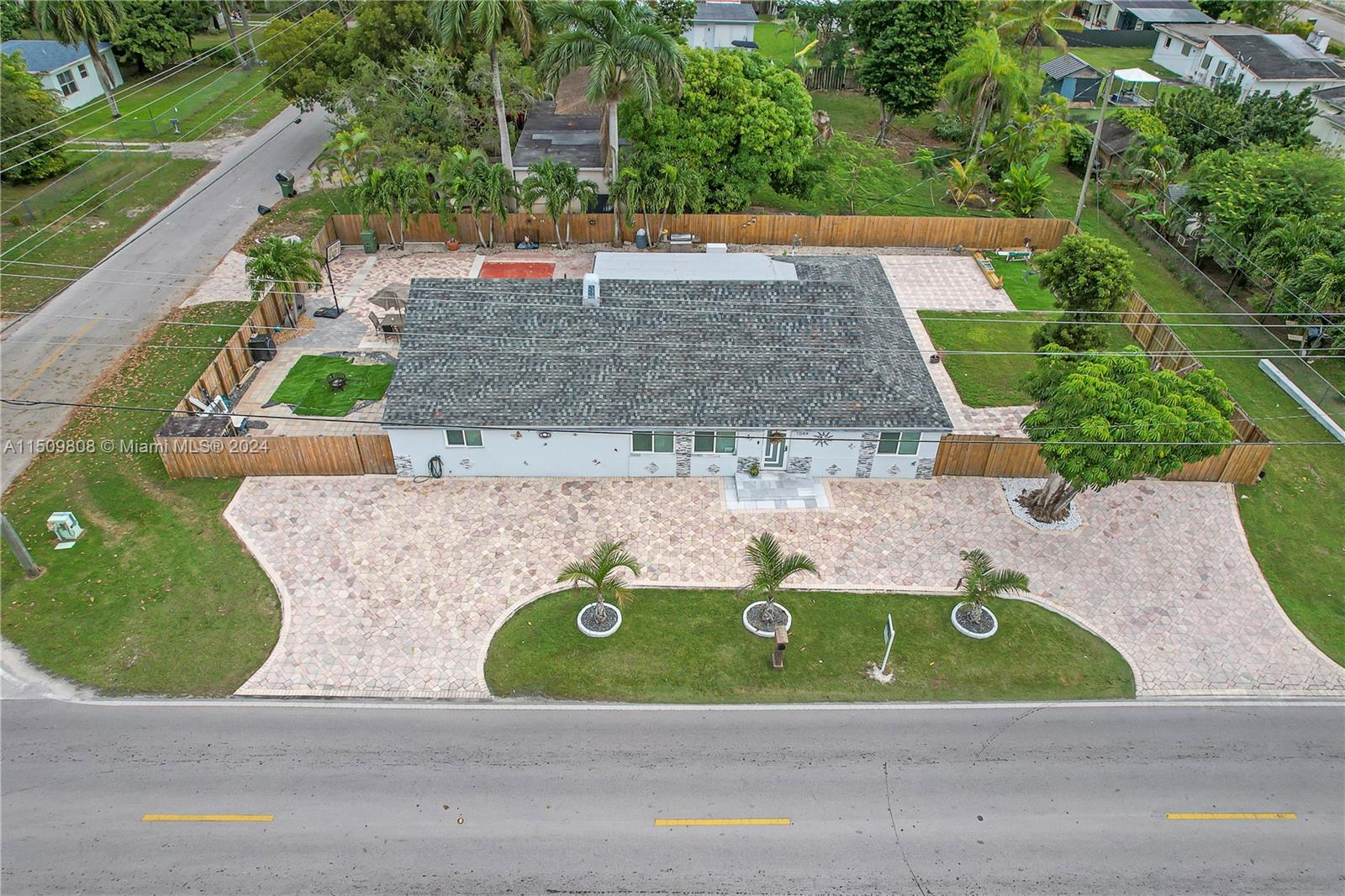 1044 NW 6th Ave, Homestead, Florida 33030, 3 Bedrooms Bedrooms, ,2 BathroomsBathrooms,Residential,For Sale,1044 NW 6th Ave,A11509808