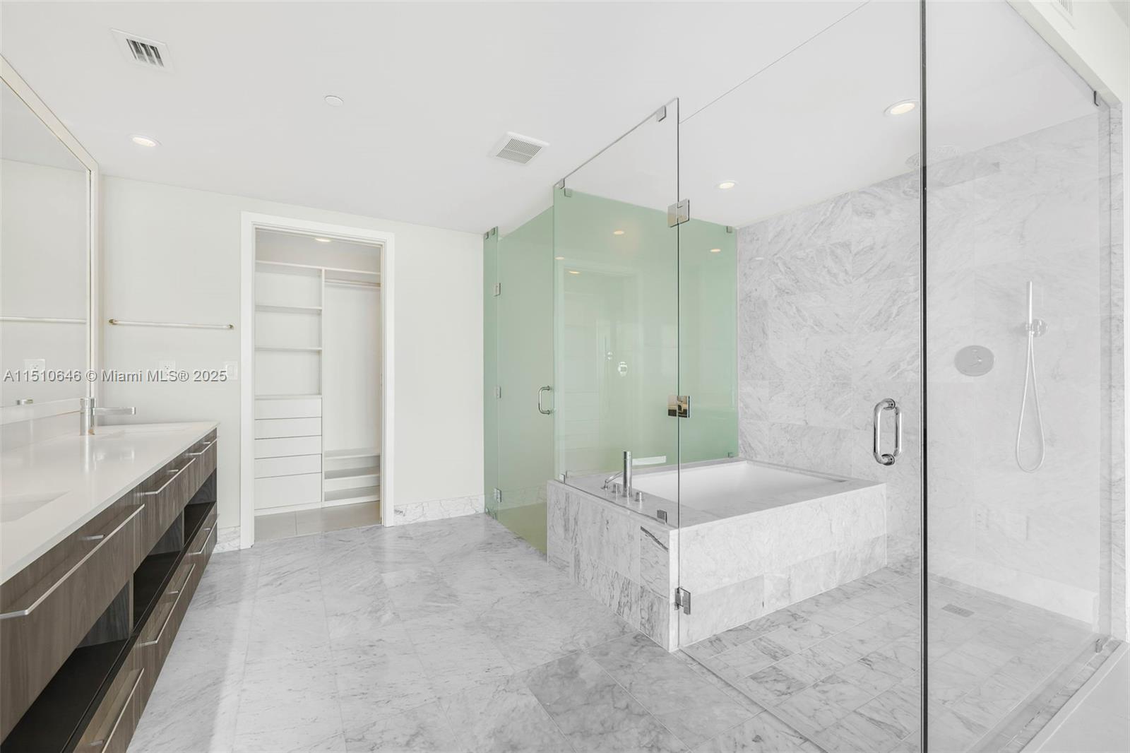 3131 NE 7th Ave 3402, Miami, Florida 33137, 1 Bedroom Bedrooms, ,1 BathroomBathrooms,Residential,For Sale,3131 NE 7th Ave 3402,A11510646